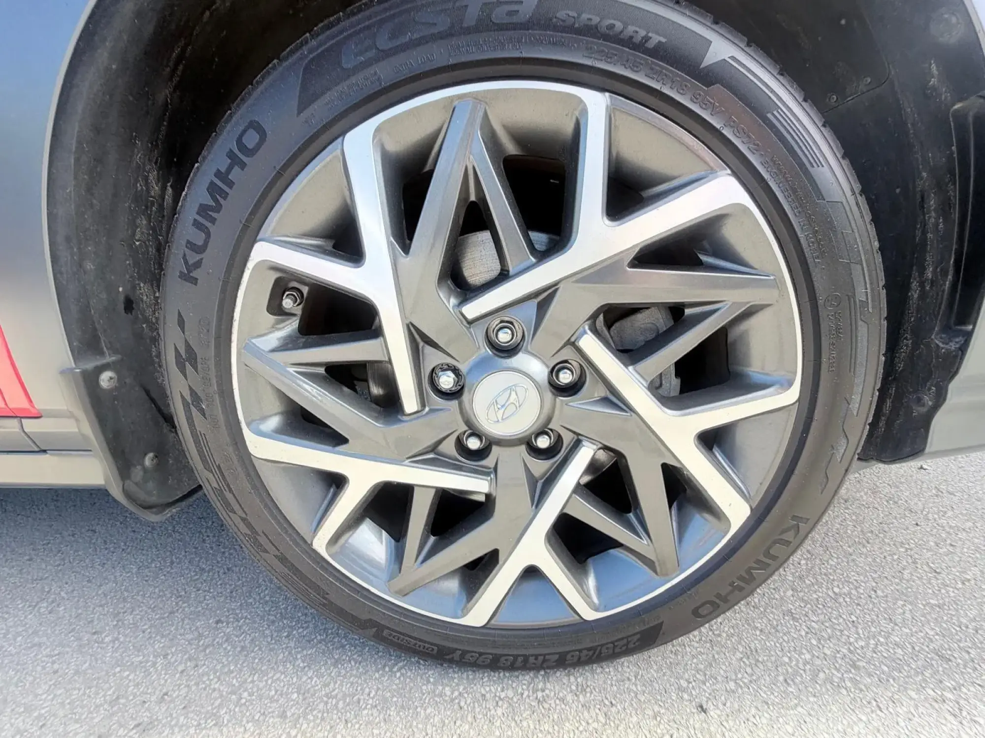 Hyundai KONA Hybrid Image 18