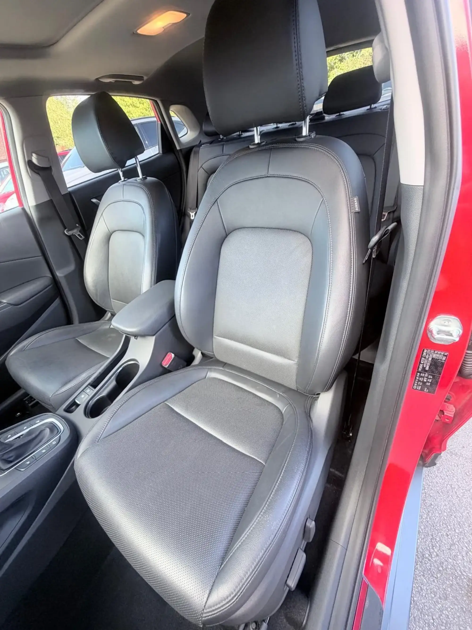 Hyundai KONA Hybrid Image 28