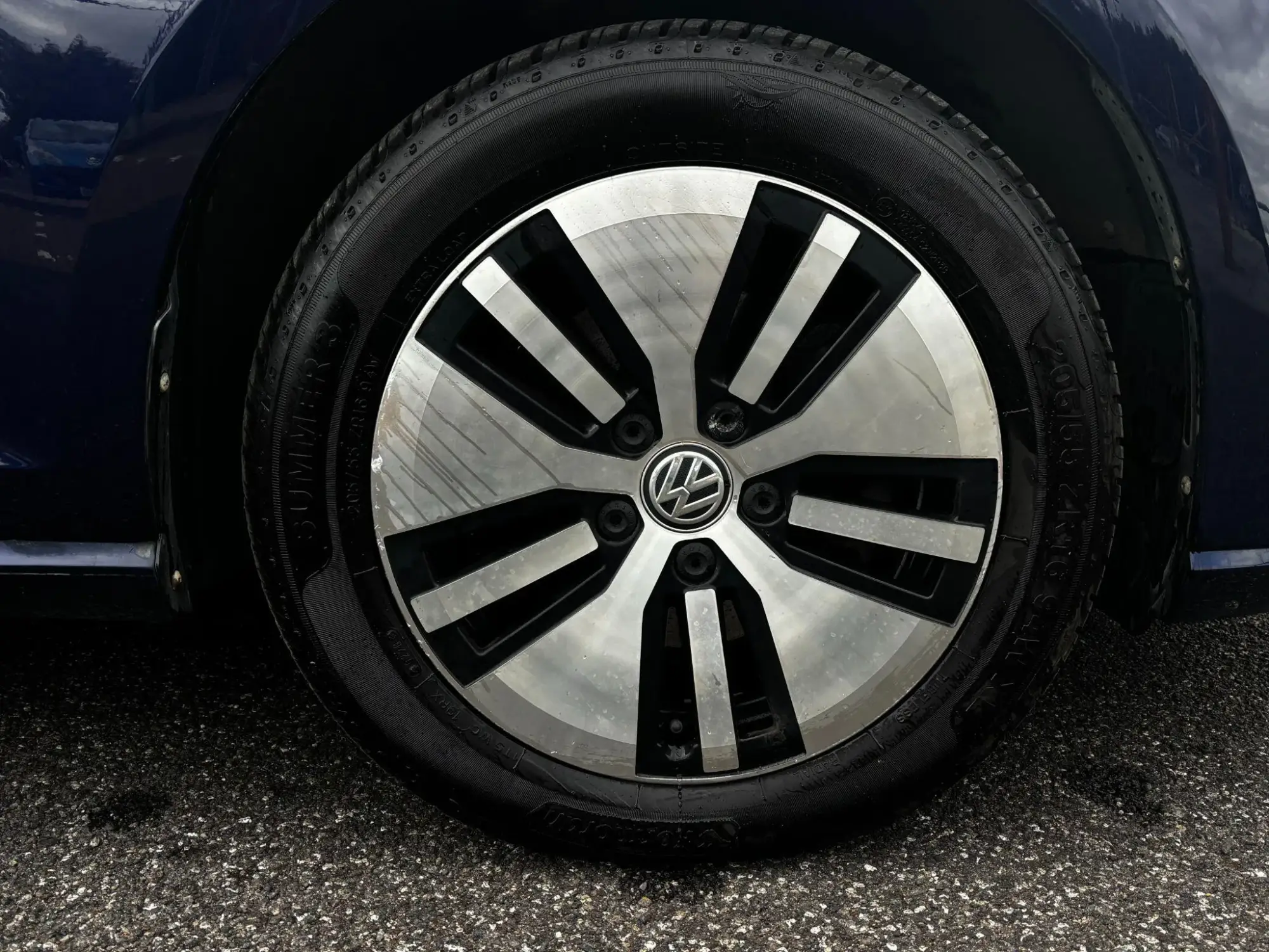 Volkswagen e-Golf Image 10