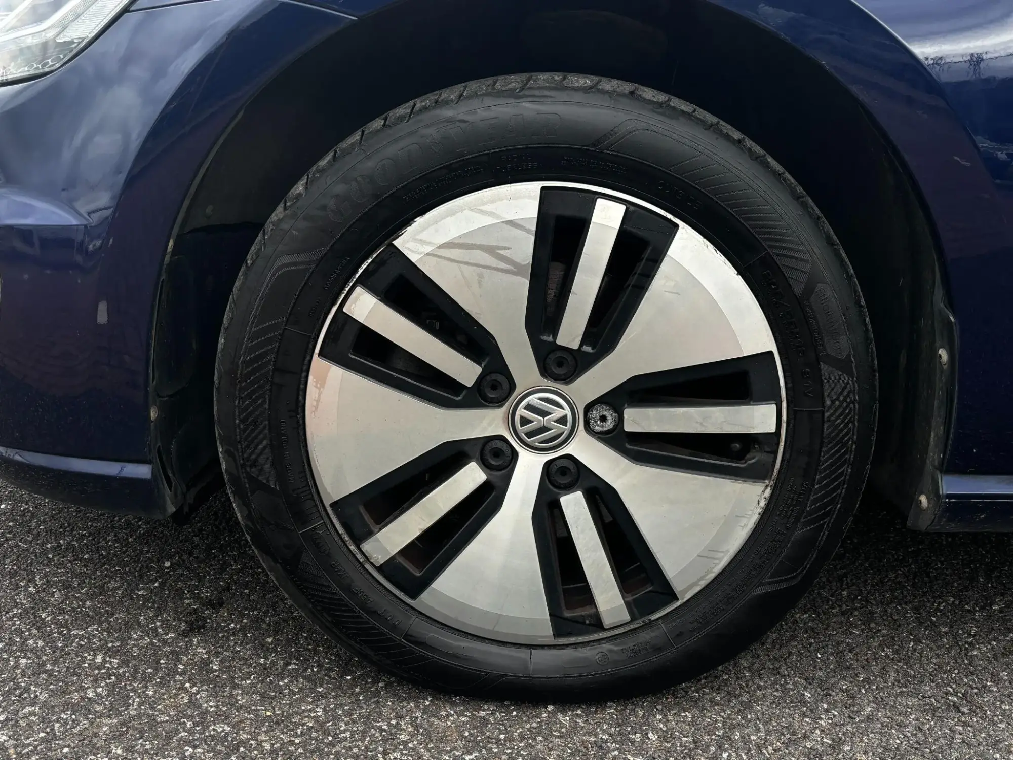 Volkswagen e-Golf Image 13