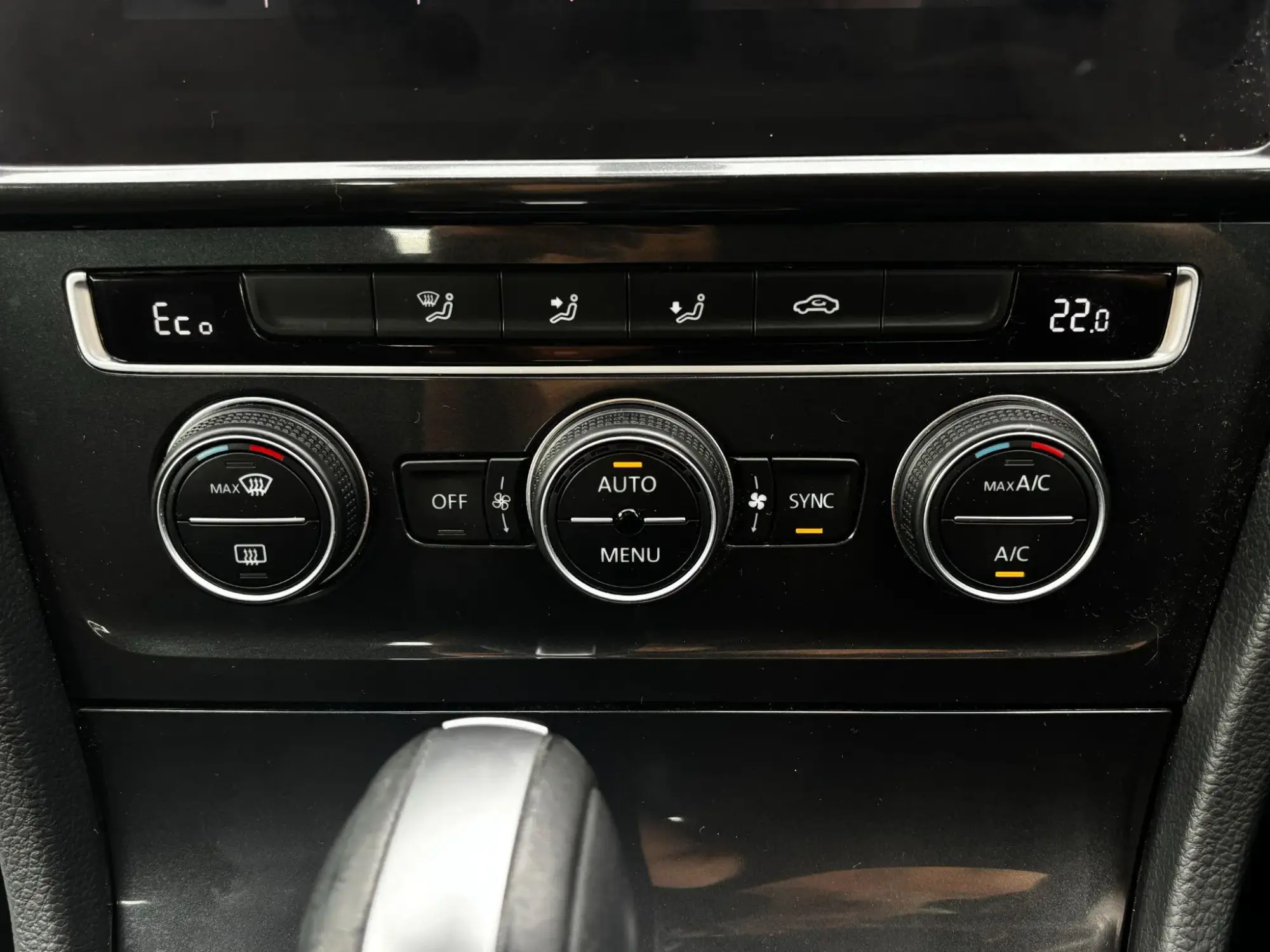 Volkswagen e-Golf Image 19