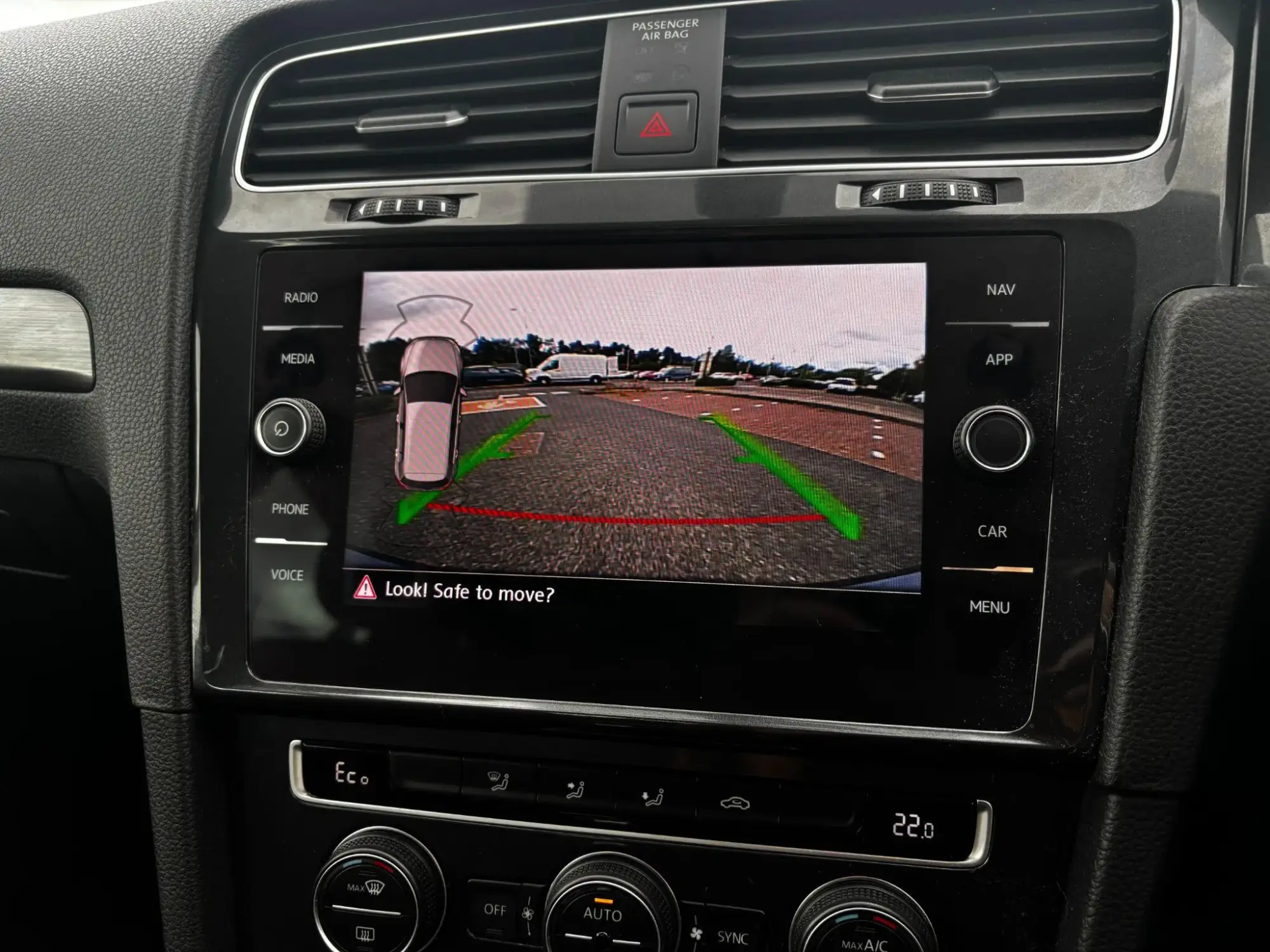 Volkswagen e-Golf Image 21