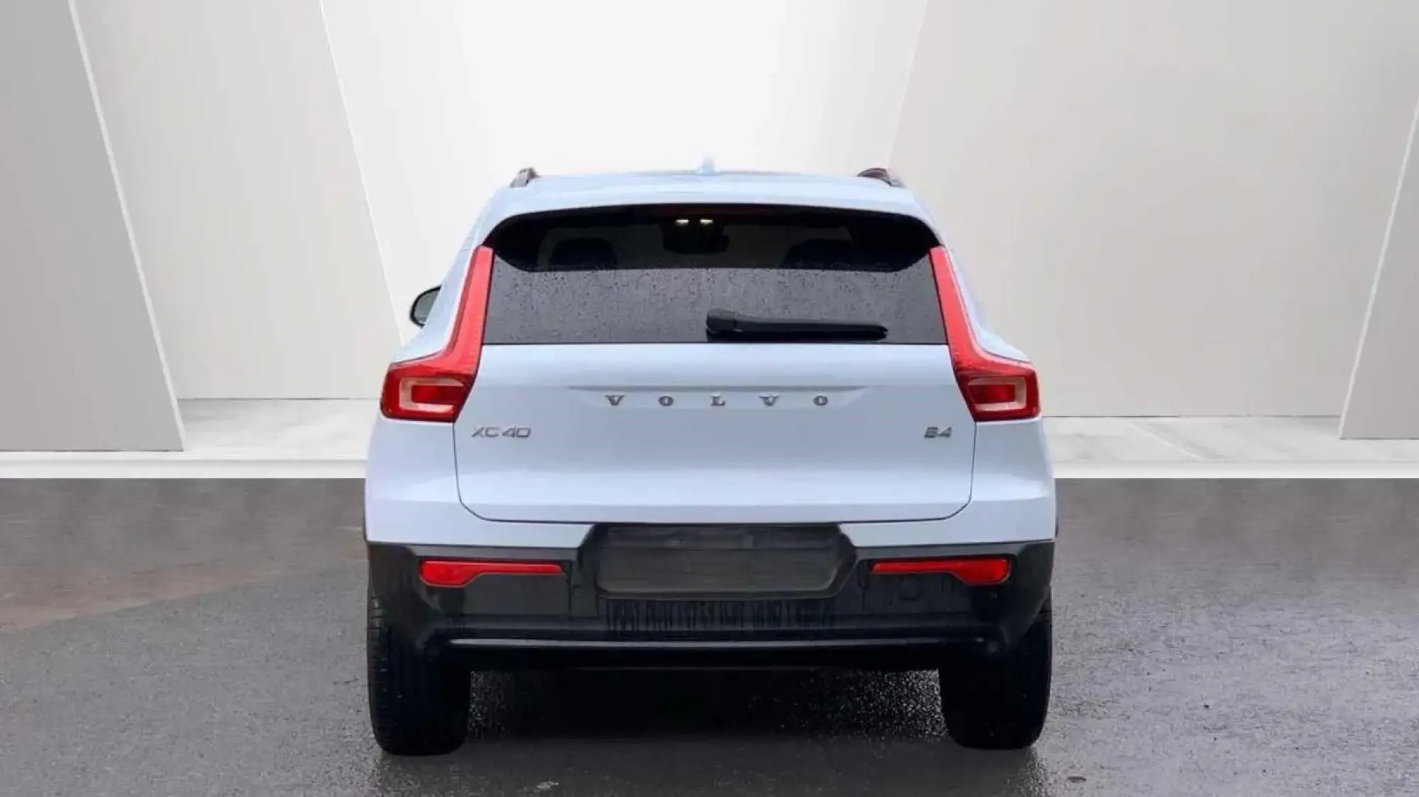 Volvo XC40 2.0 B3P Plus Dark 5dr Auto NL26GLV Image 3