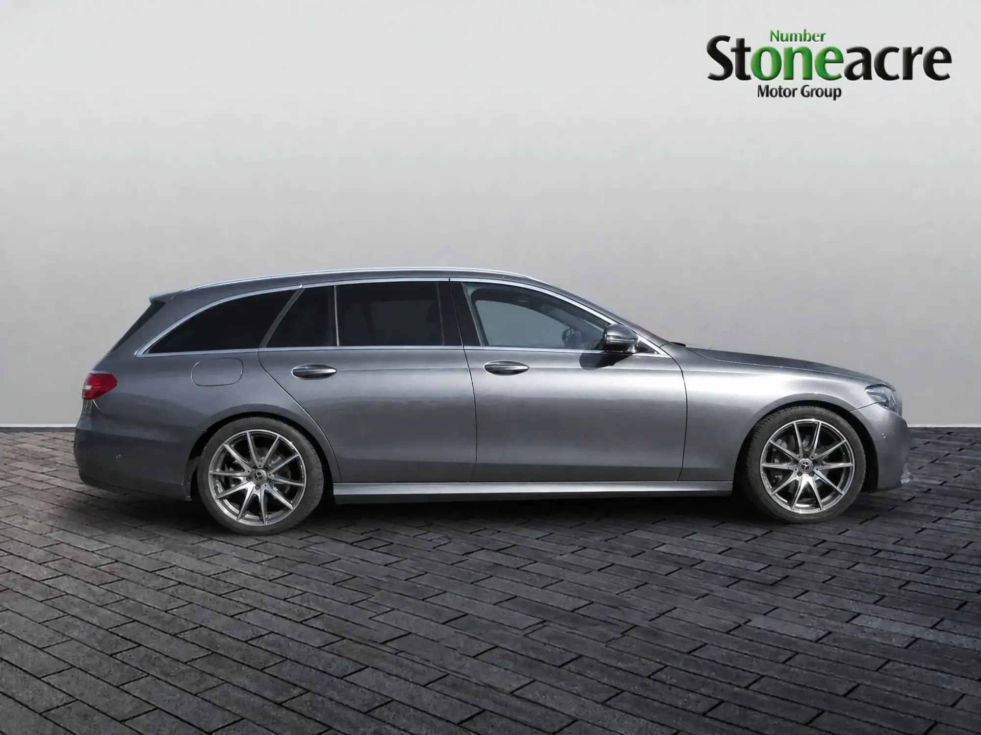 Mercedes-Benz E-Class Image 7