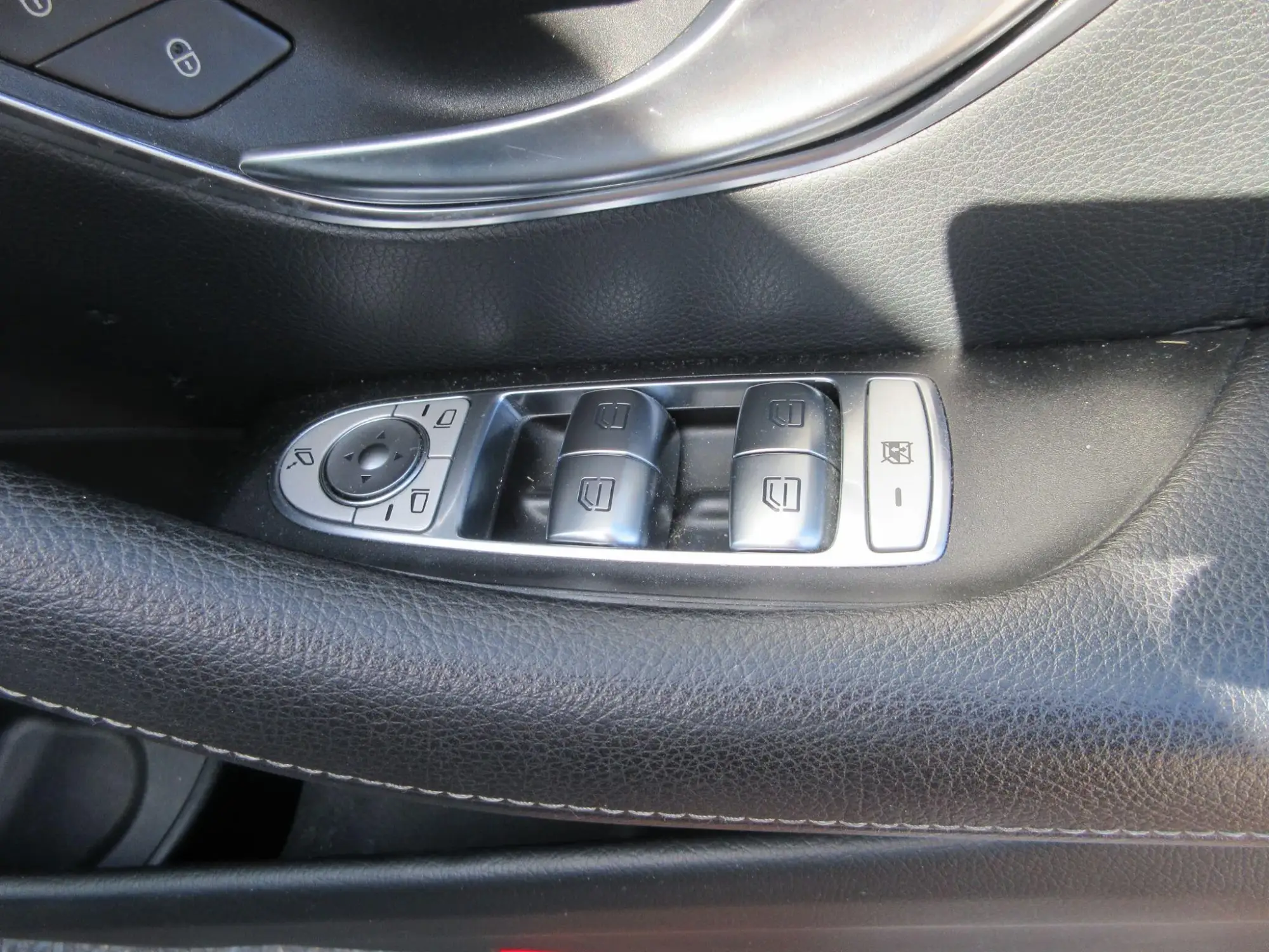 Mercedes-Benz E-Class Image 15