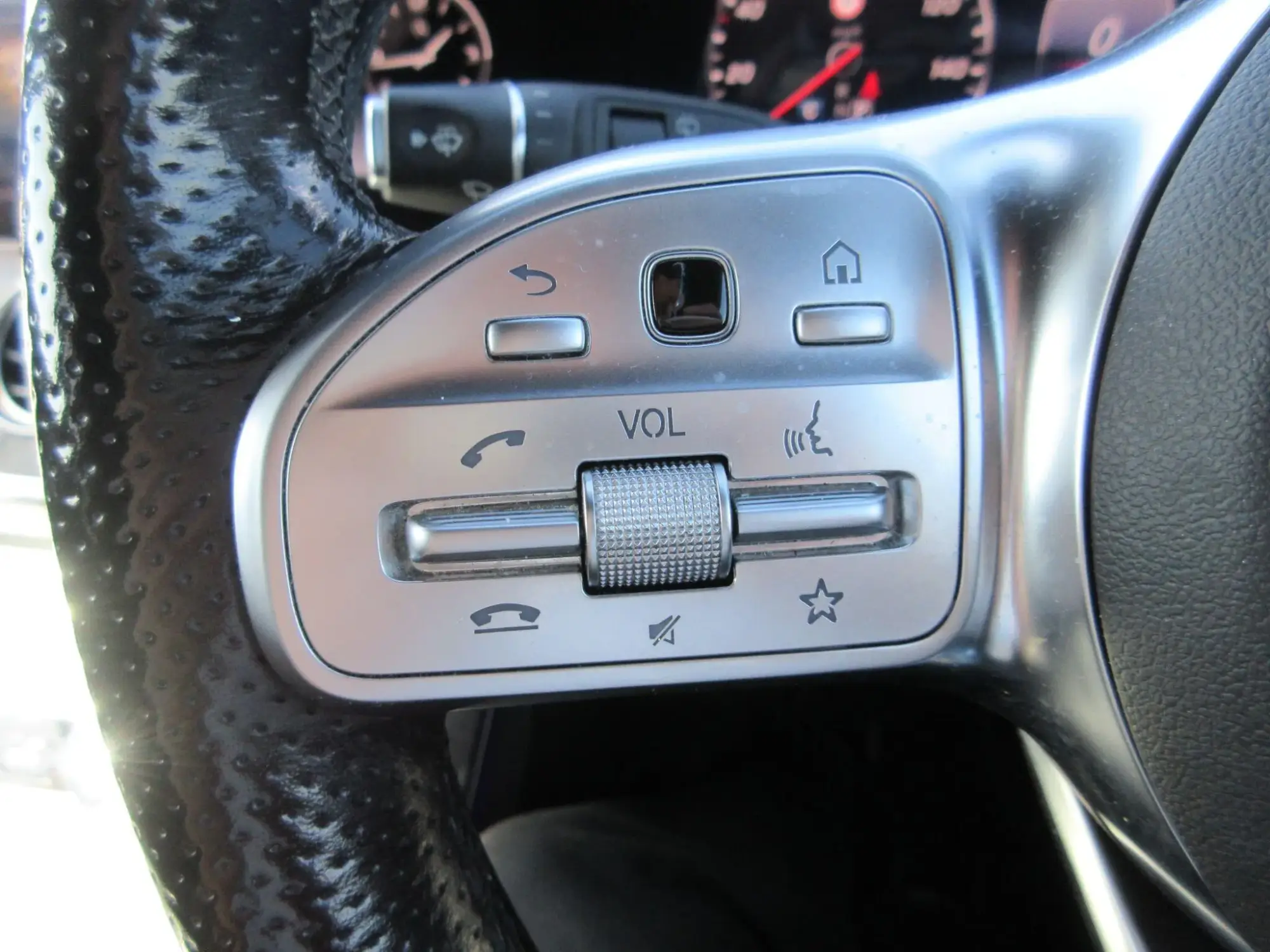 Mercedes-Benz E-Class Image 16