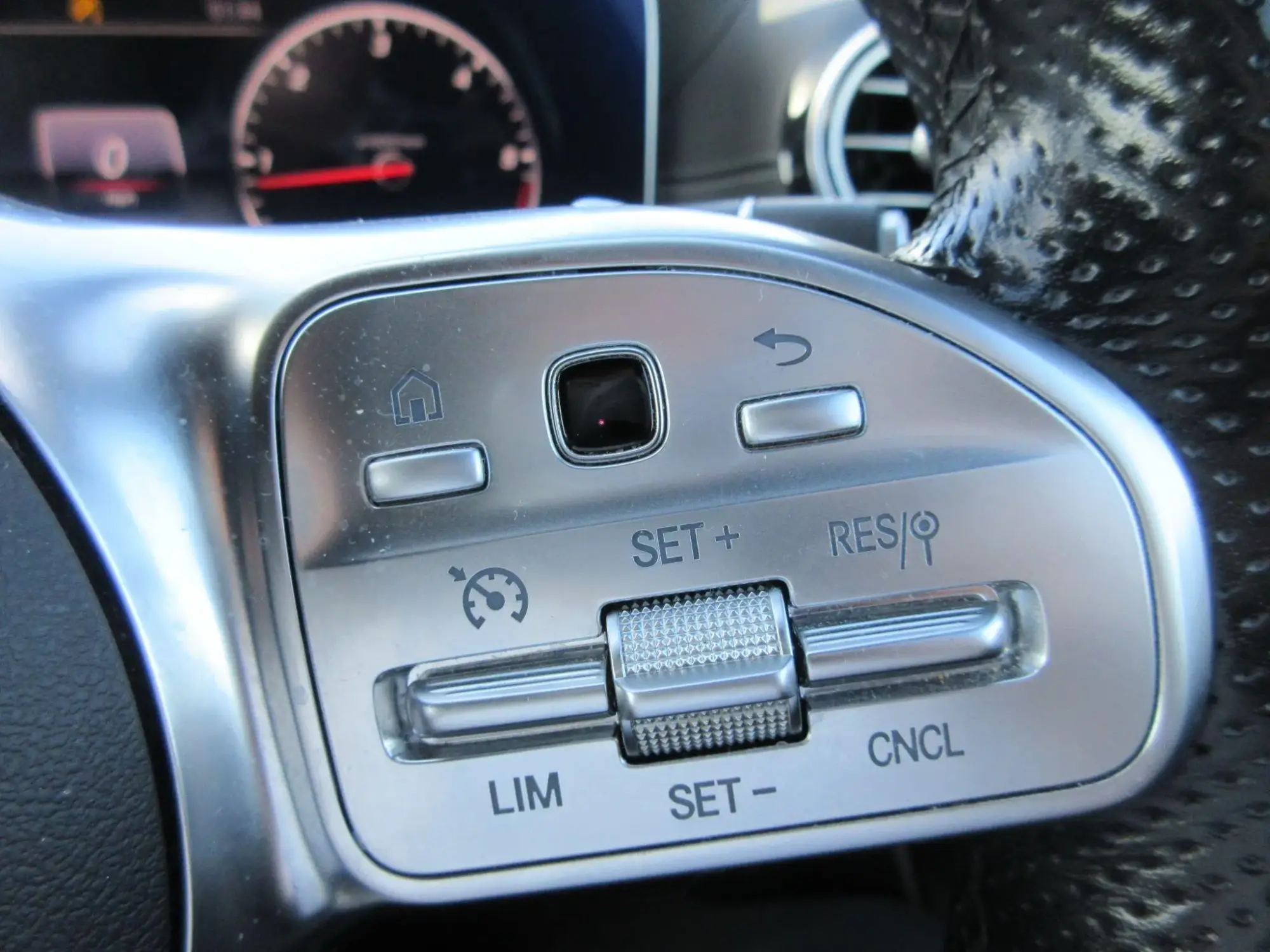 Mercedes-Benz E-Class Image 17