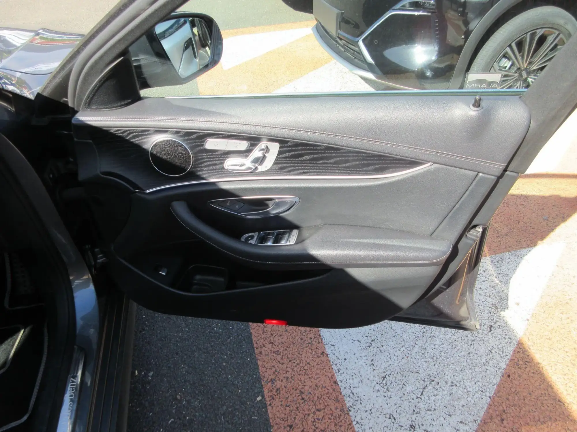 Mercedes-Benz E-Class Image 22