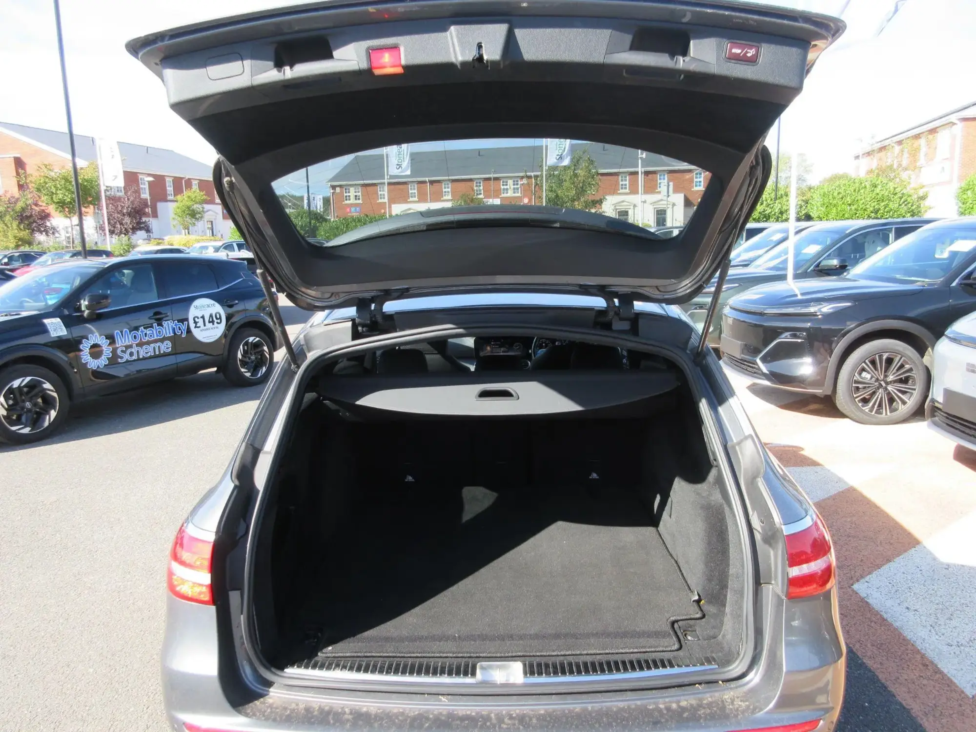 Mercedes-Benz E-Class Image 28
