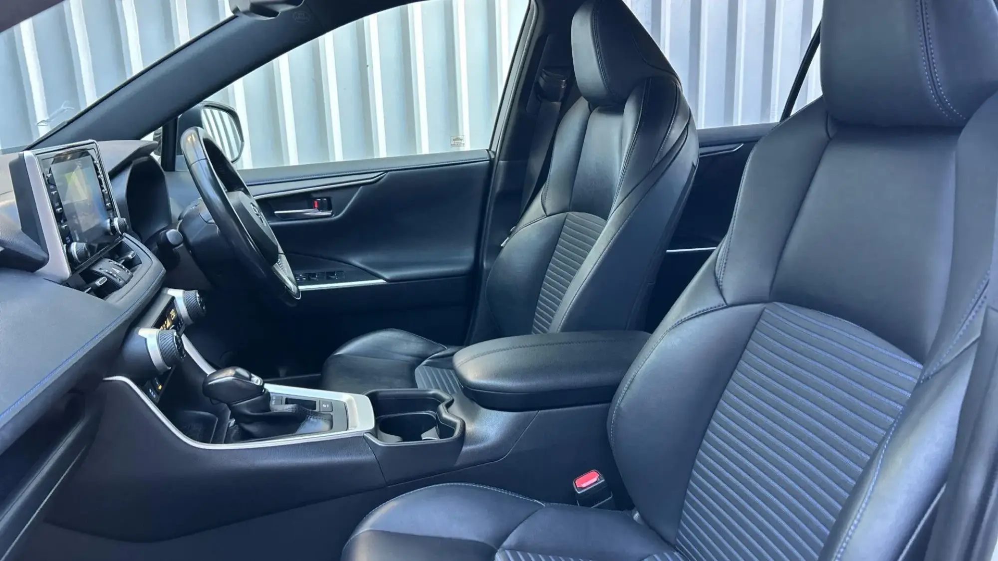 Toyota RAV4 Image 13
