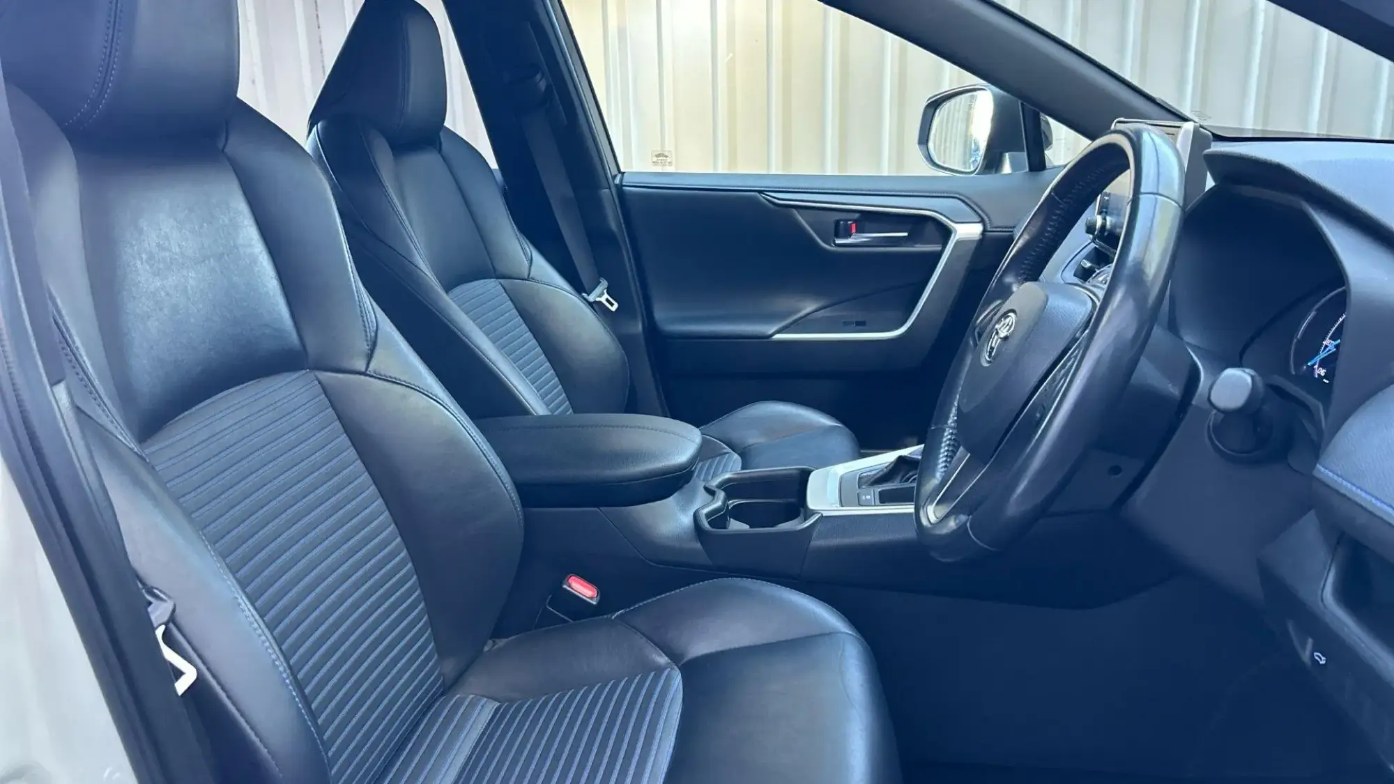 Toyota RAV4 Image 14