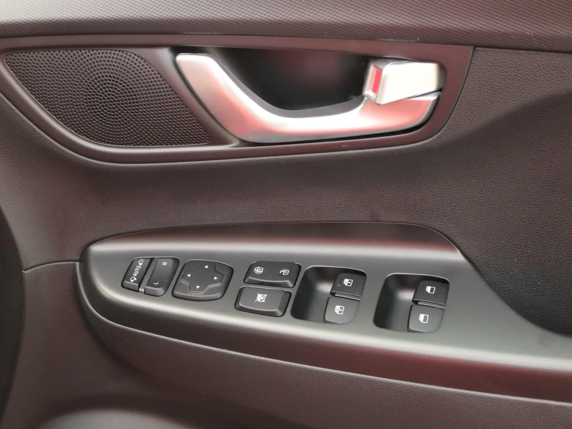 Hyundai KONA Image 32 Hyundai KONA Image 32