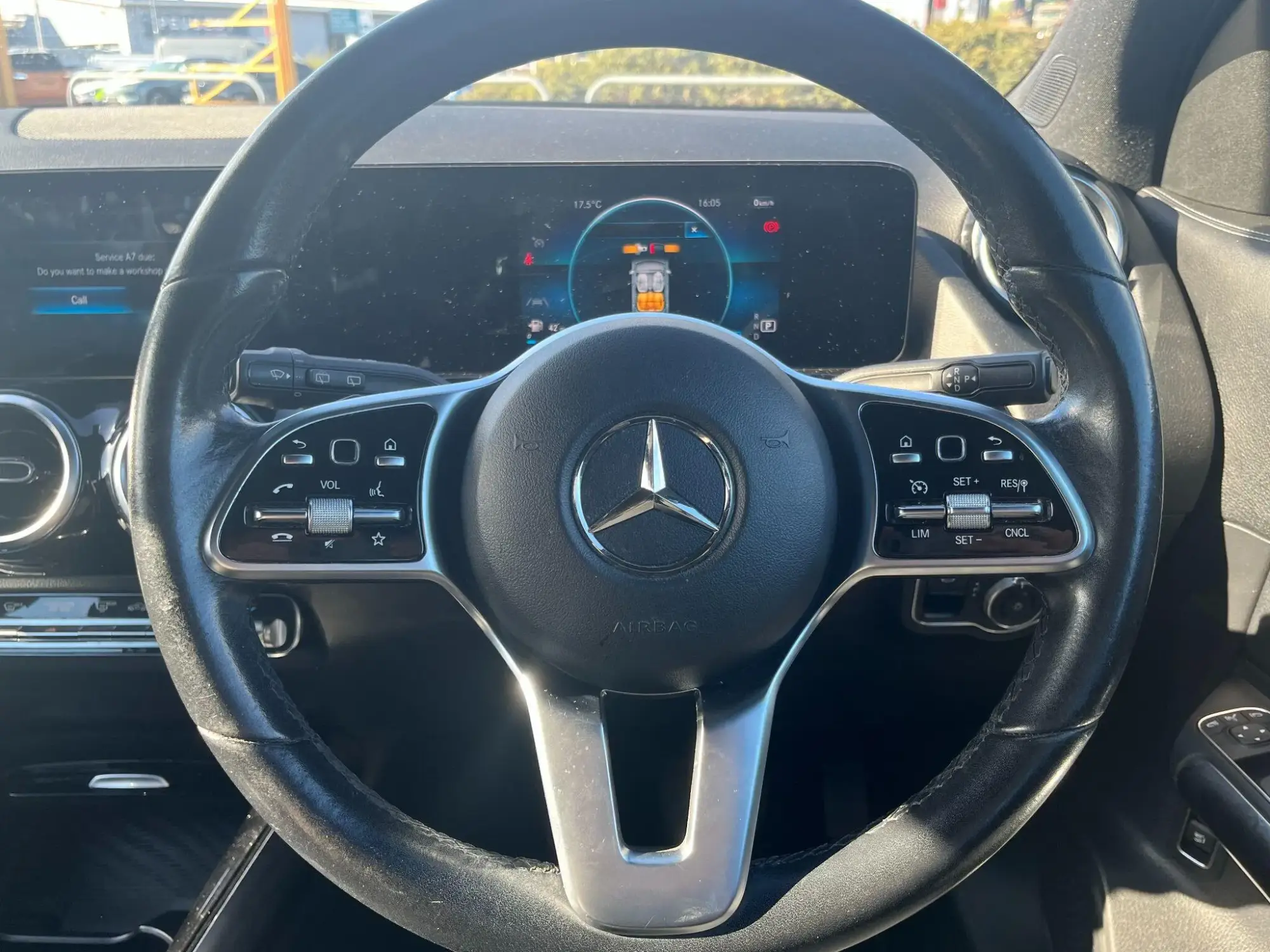 Mercedes-Benz GLA Image 16
