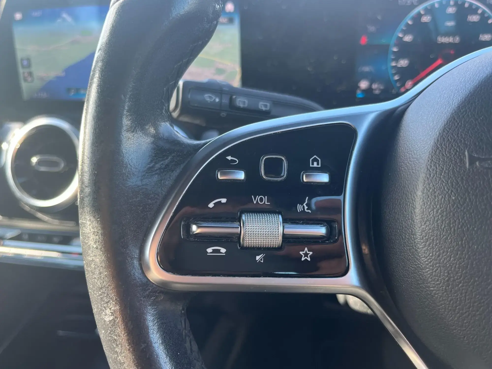 Mercedes-Benz GLA Image 18