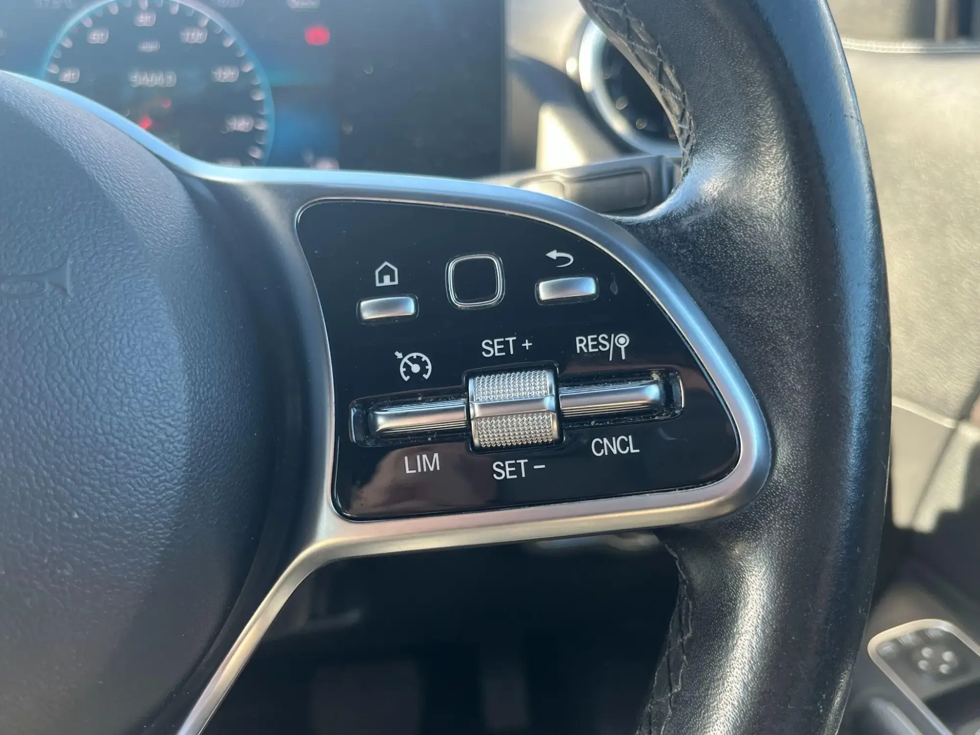 Mercedes-Benz GLA Image 19