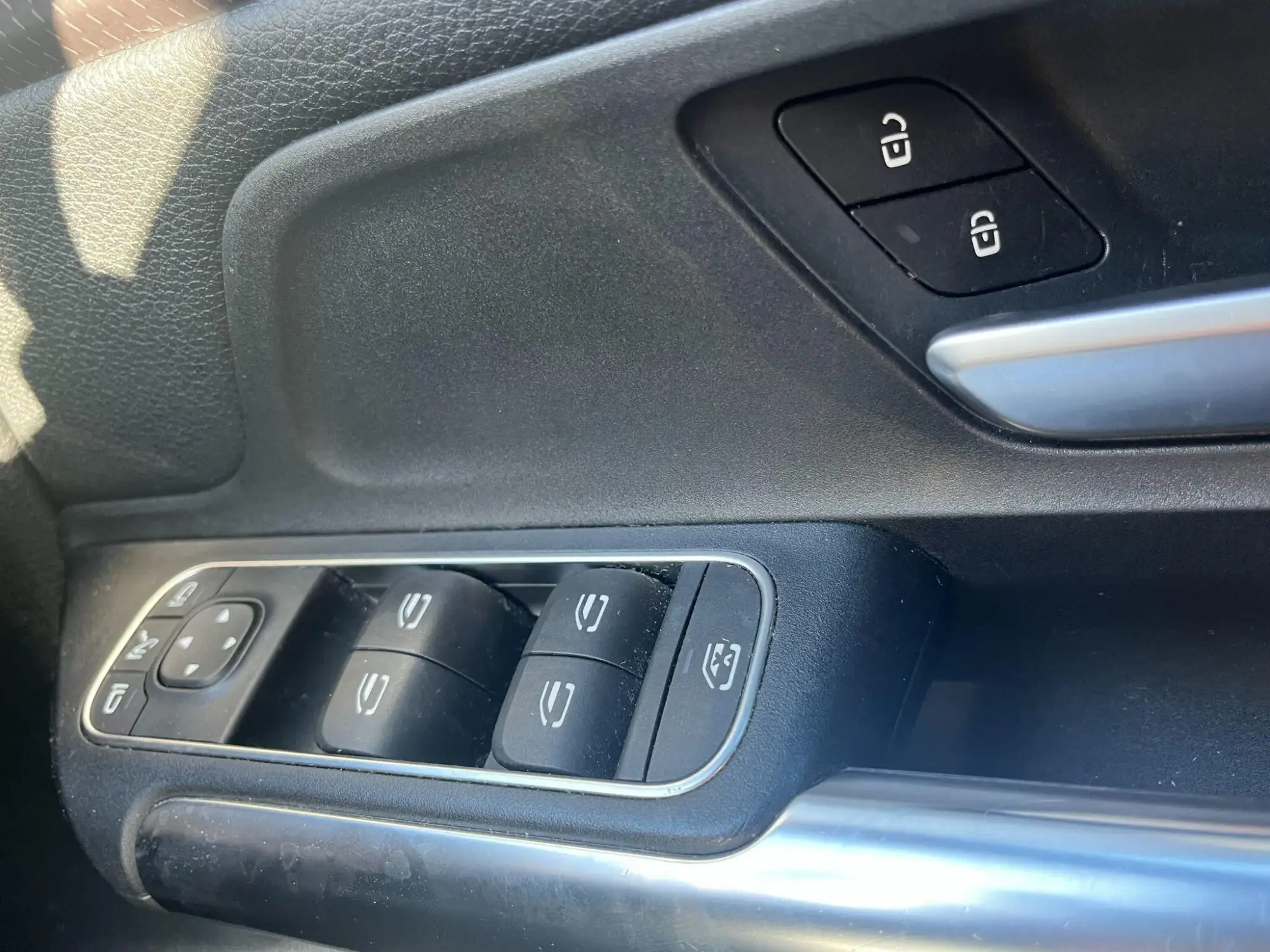 Mercedes-Benz GLA Image 28