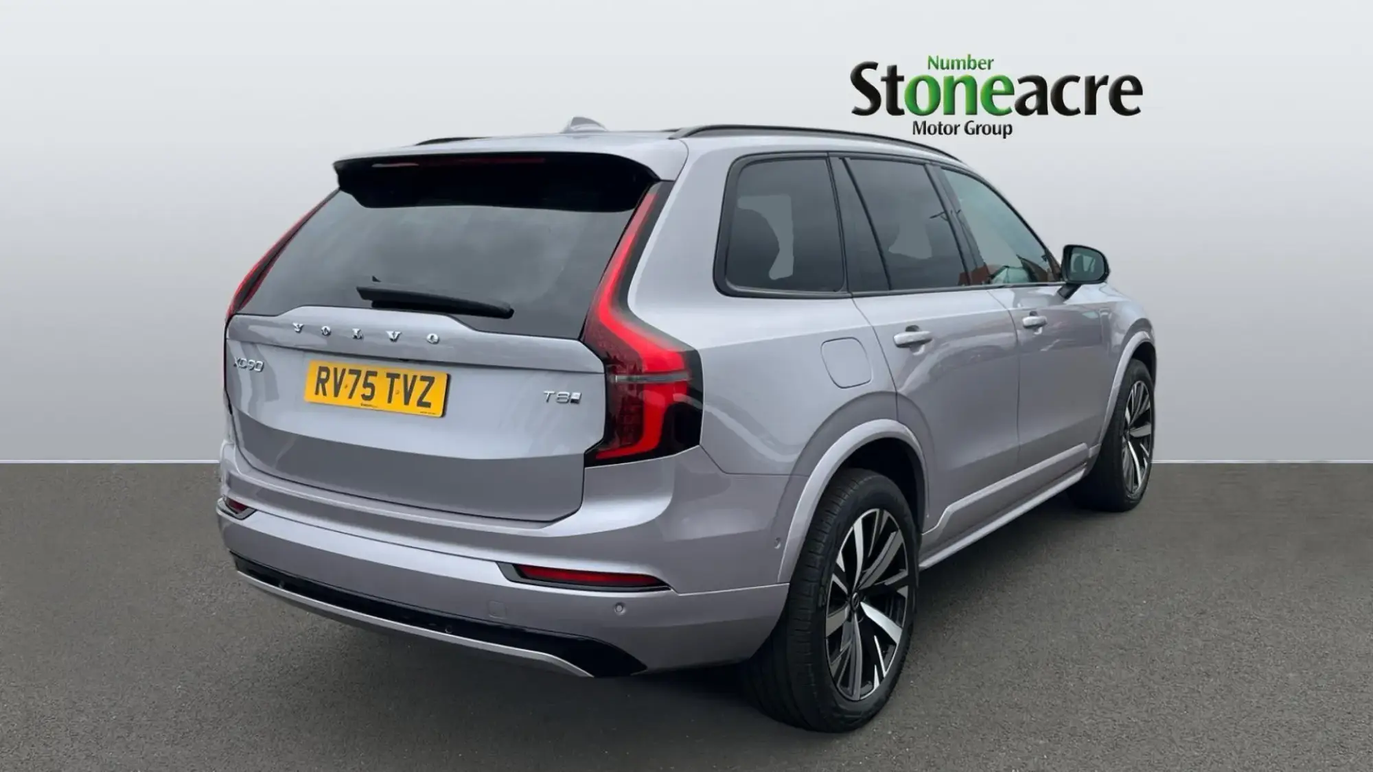 Volvo XC90 Plug-In Hybrid 2.0 T8 18.8kWh Plus Auto 4WD Euro 6 (s/s) 5dr RV75TVZ Image 2 Volvo XC90 Plug-In Hybrid 2.0 T8 18.8kWh Plus Auto 4WD Euro 6 (s/s) 5dr RV75TVZ Image 2