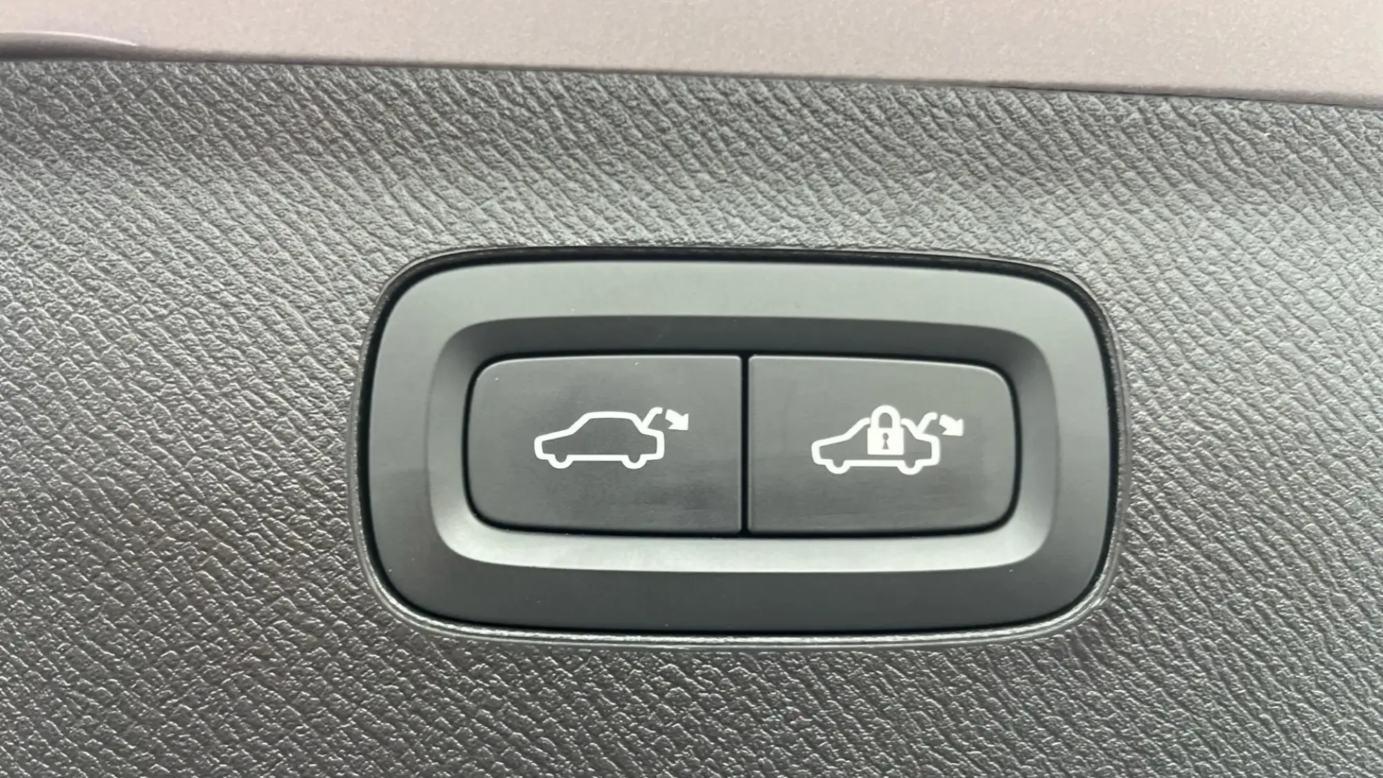 Volvo XC90 Plug-In Hybrid Image 34 Volvo XC90 Plug-In Hybrid Image 34