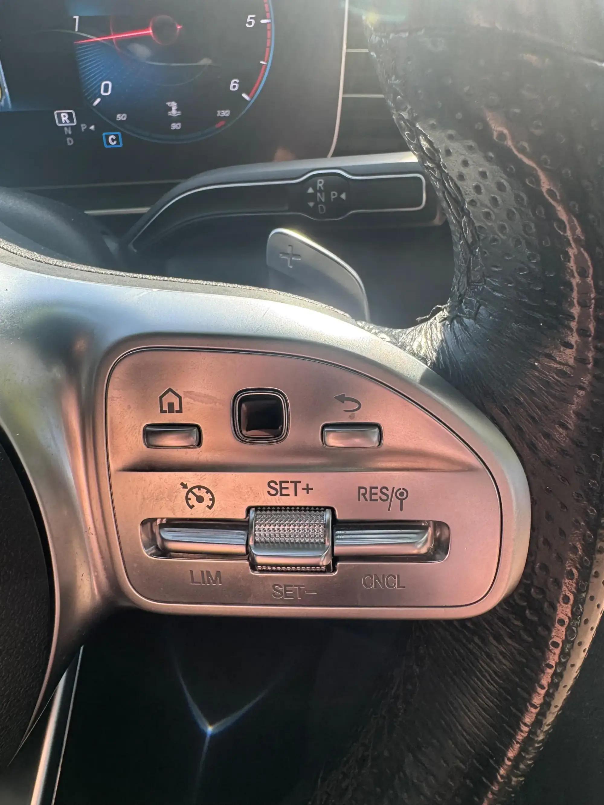 Mercedes-Benz GLE Image 12