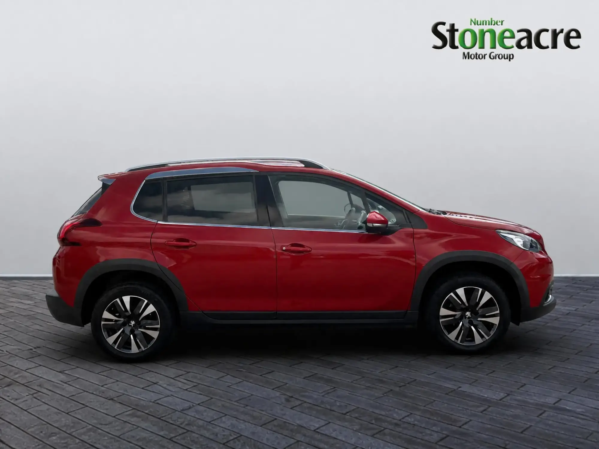 Peugeot 2008 1.2 PureTech Allure 5dr B7BON Image 2 Peugeot 2008 1.2 PureTech Allure 5dr B7BON Image 2