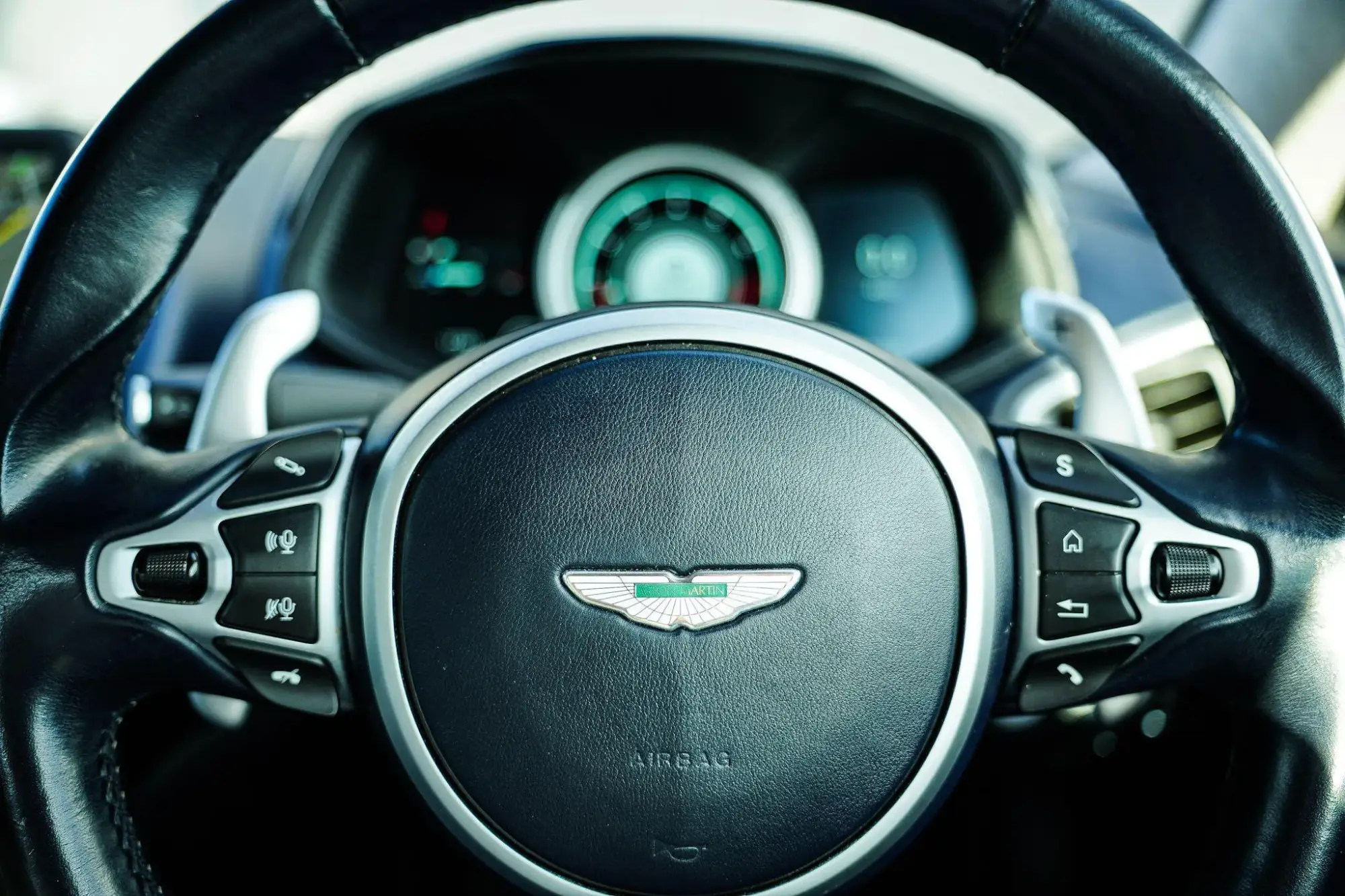 Aston Martin DB11 Image 11
