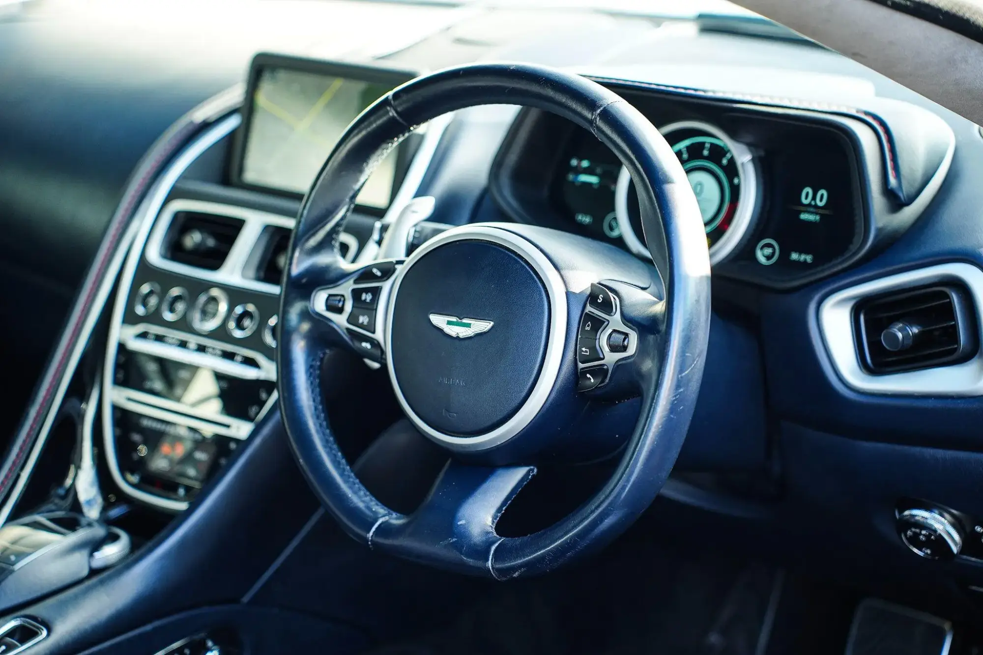 Aston Martin DB11 Image 12