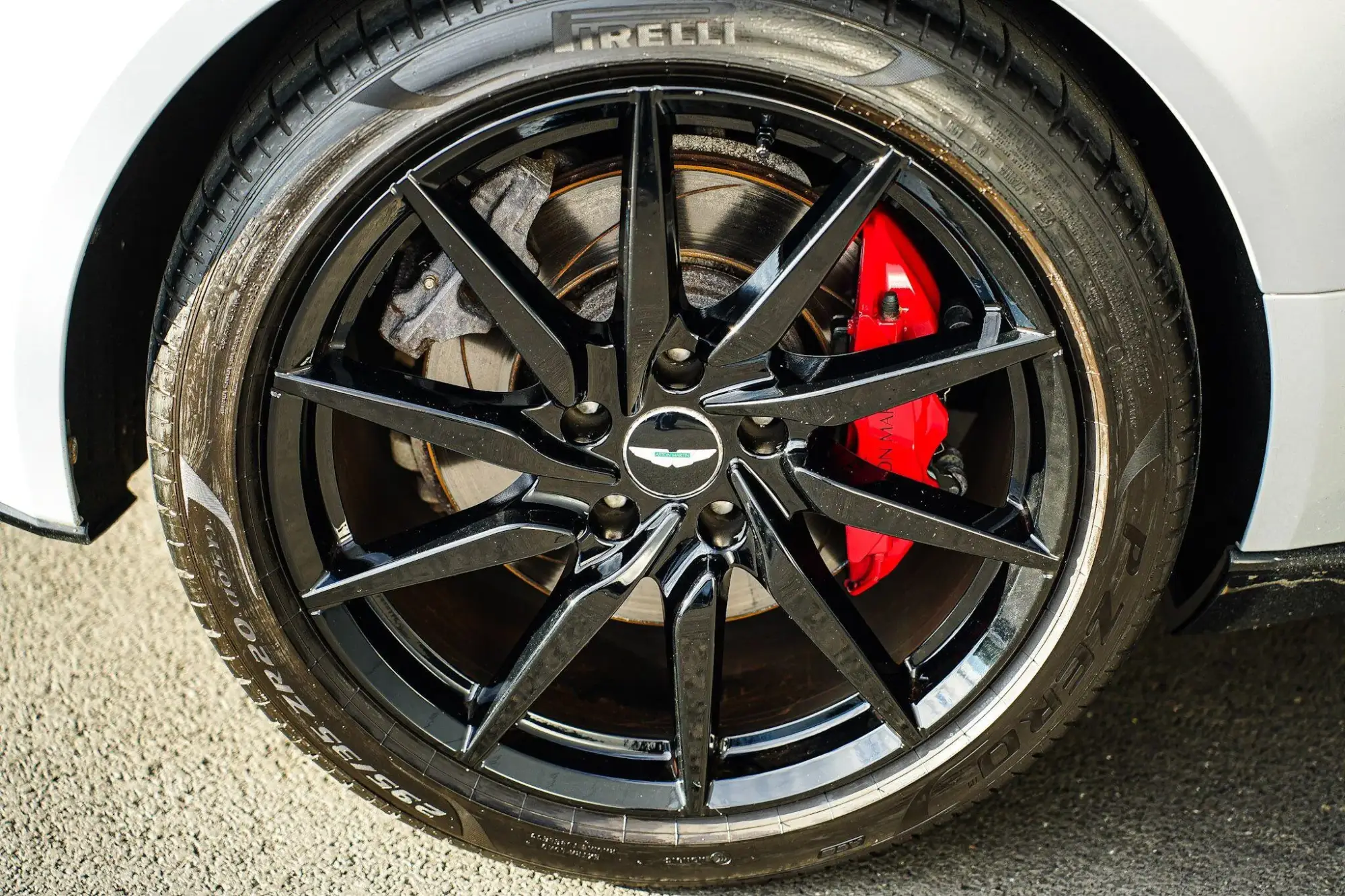 Aston Martin DB11 Image 13