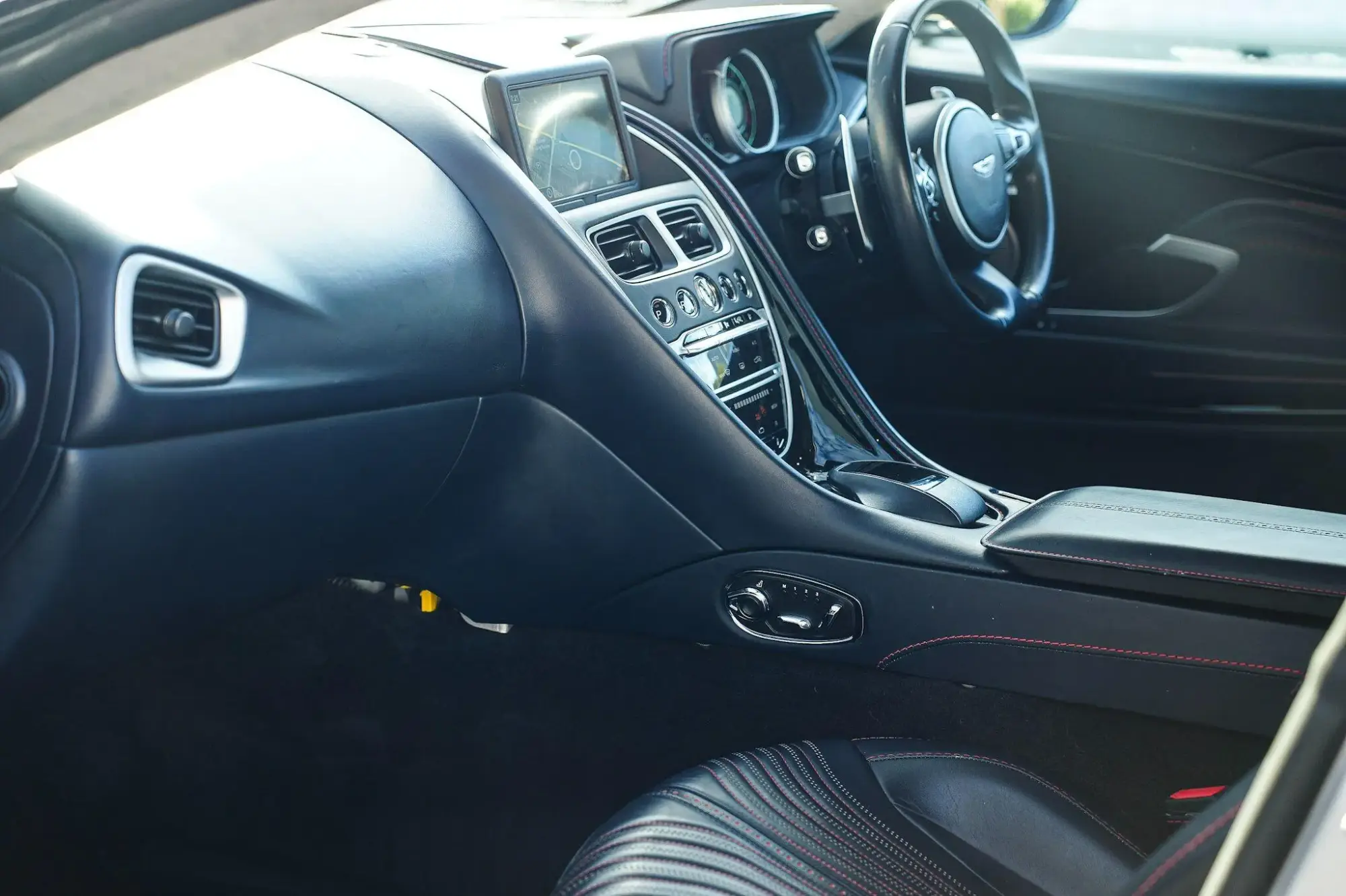 Aston Martin DB11 Image 14