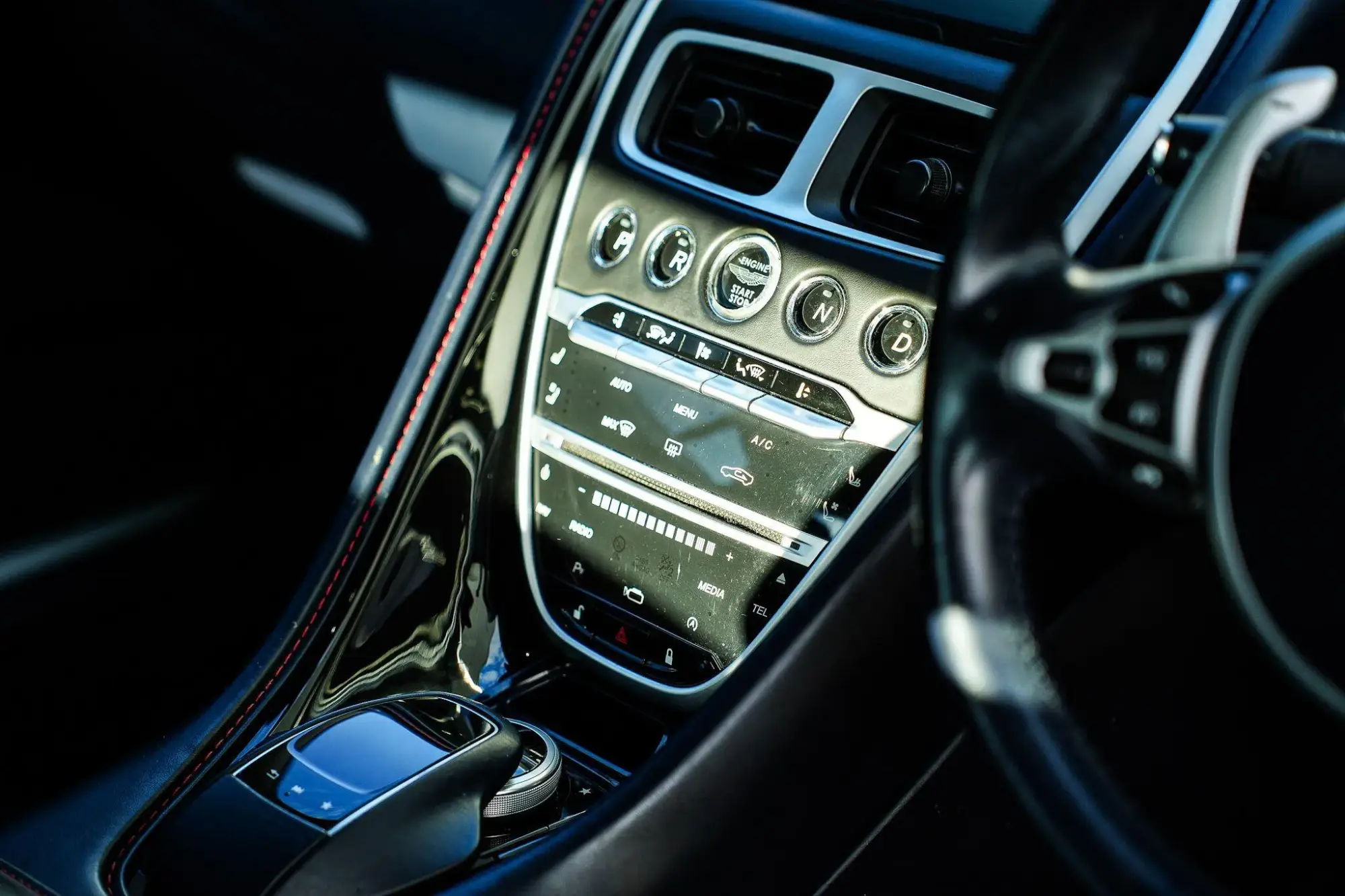 Aston Martin DB11 Image 16