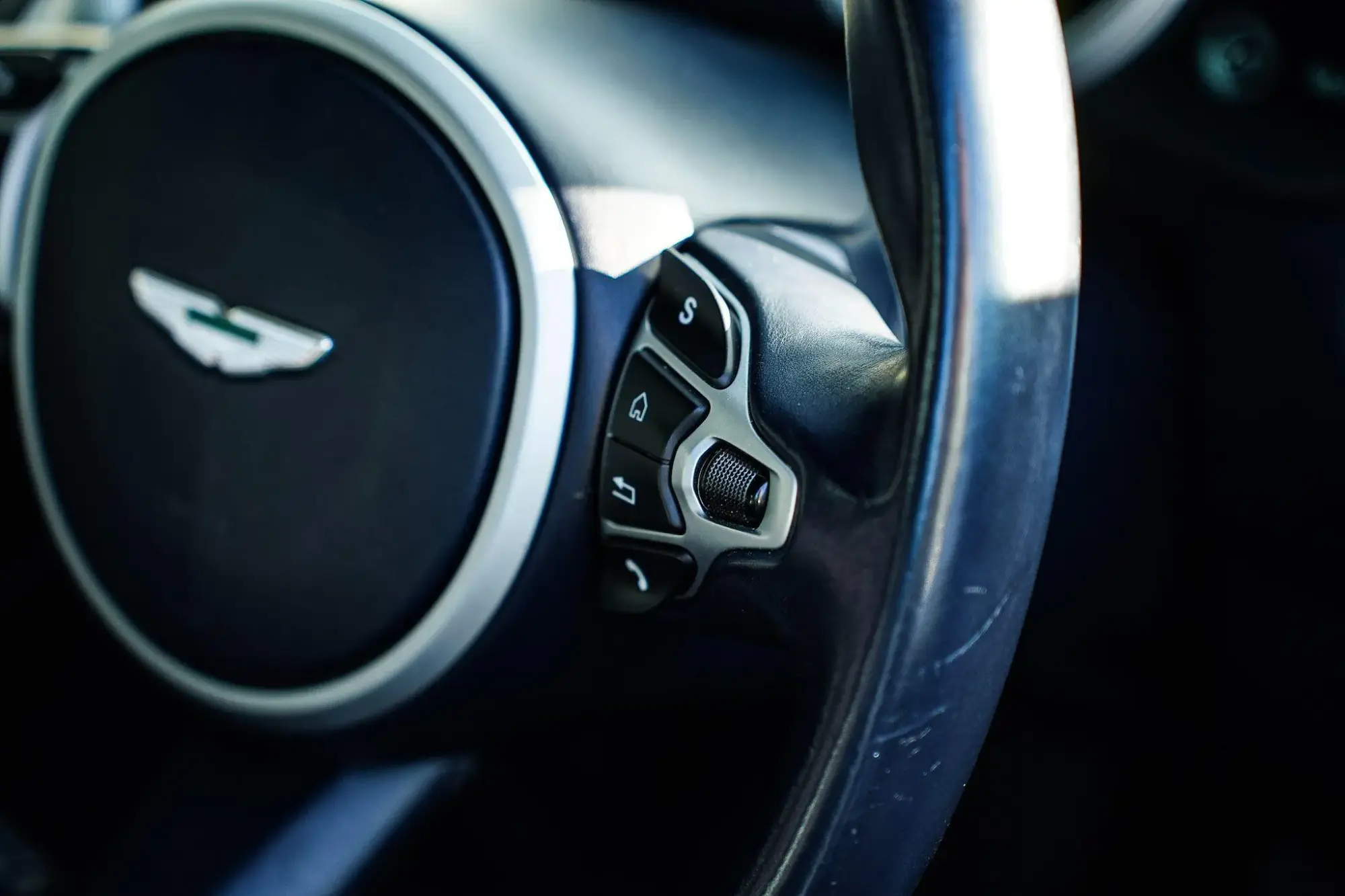 Aston Martin DB11 Image 19