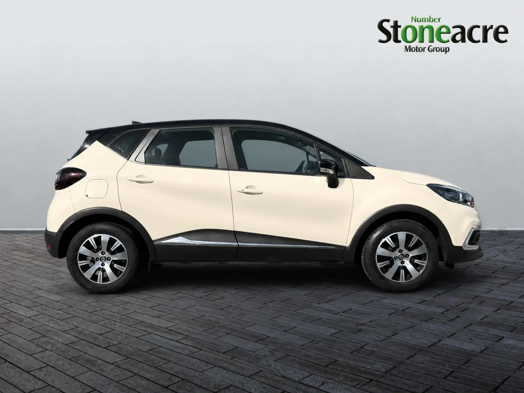 Renault Captur Play TCe 90 MY18 AF69UFE Image 1 Renault Captur Play TCe 90 MY18 AF69UFE Image 1