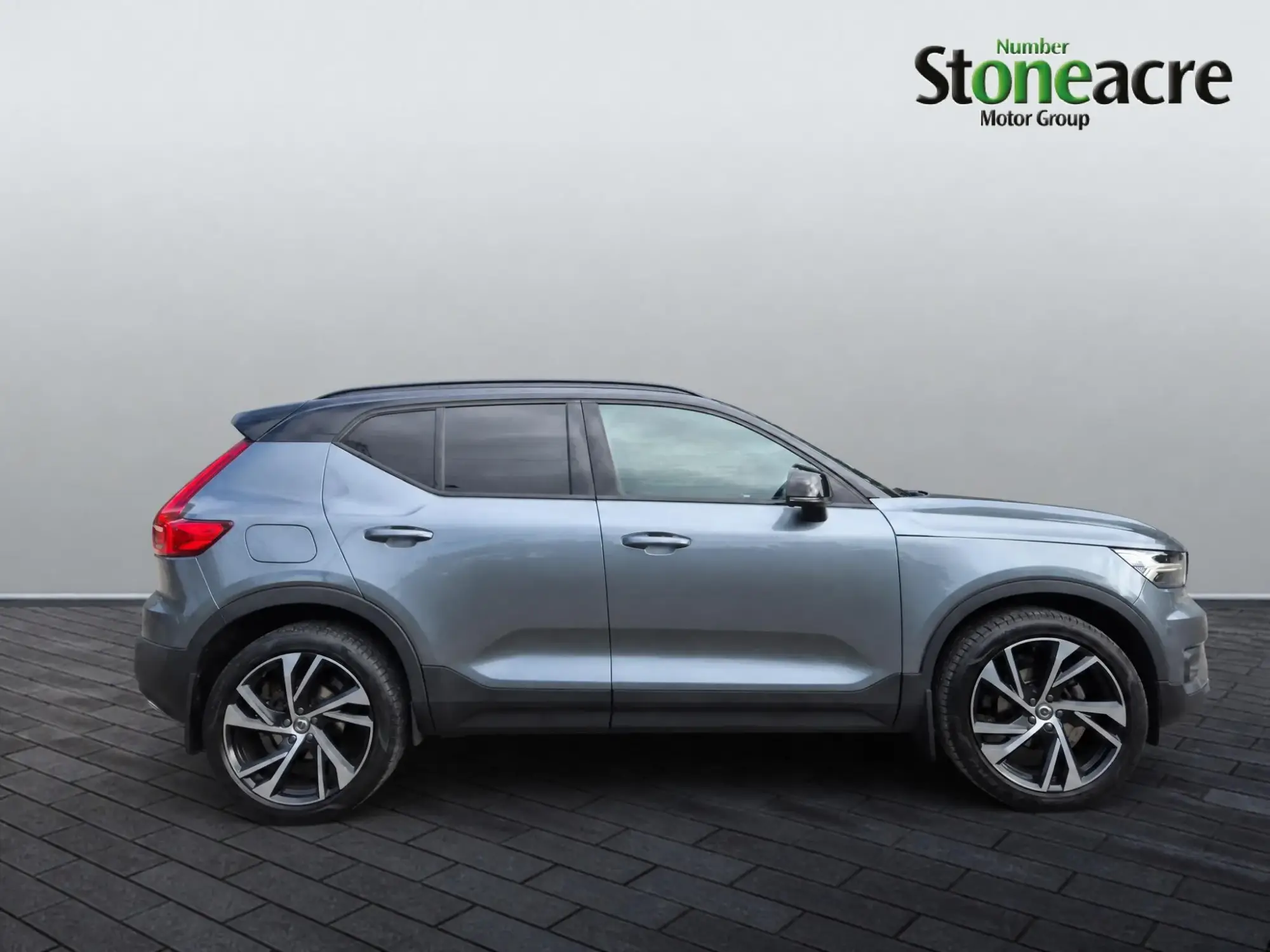 Volvo XC40 1.5 T3 R-Design Pro Euro 6 (s/s) 5dr YG19RUW Image 2 Volvo XC40 1.5 T3 R-Design Pro Euro 6 (s/s) 5dr YG19RUW Image 2