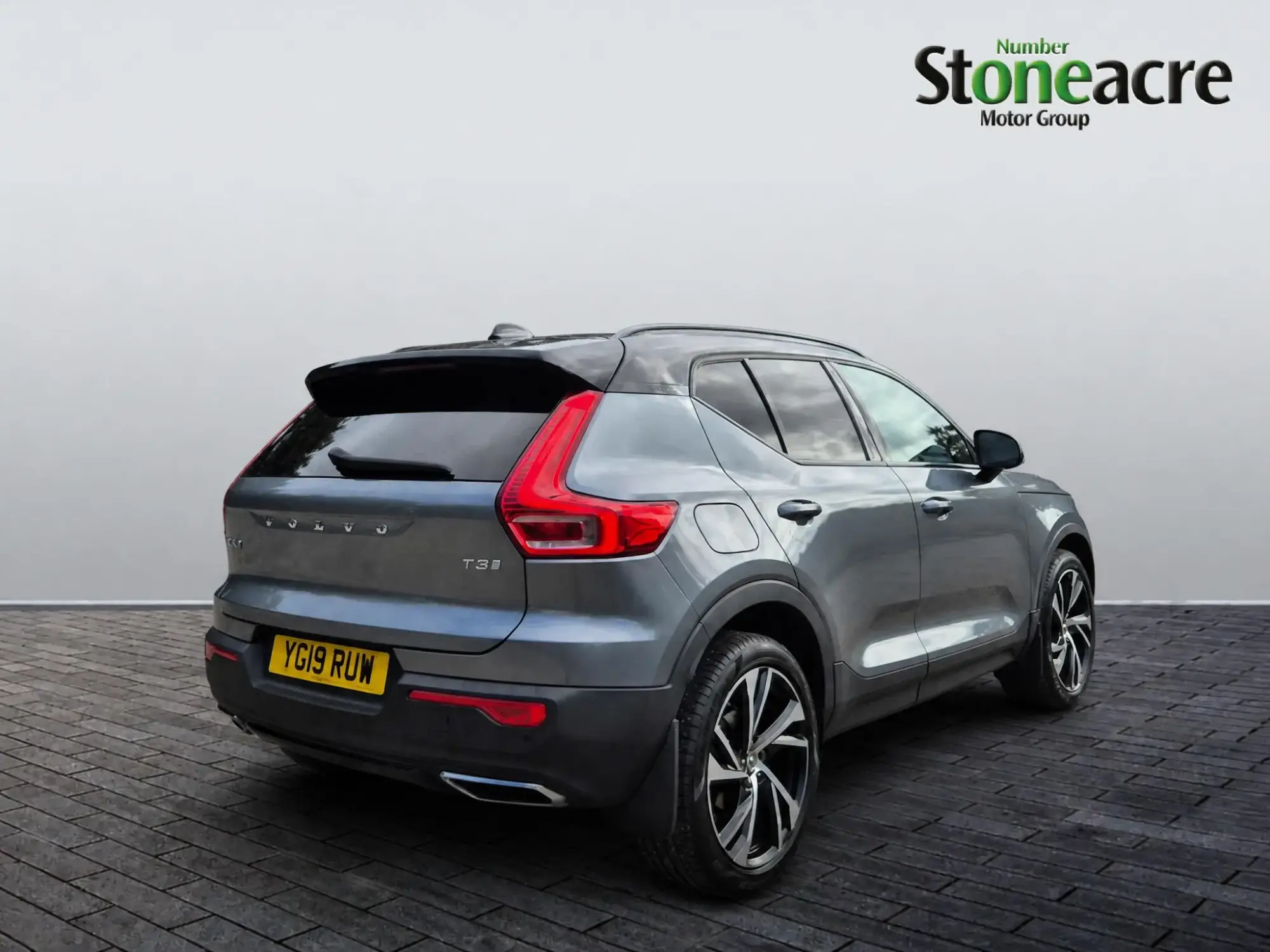 Volvo XC40 1.5 T3 R-Design Pro Euro 6 (s/s) 5dr YG19RUW Image 3 Volvo XC40 1.5 T3 R-Design Pro Euro 6 (s/s) 5dr YG19RUW Image 3