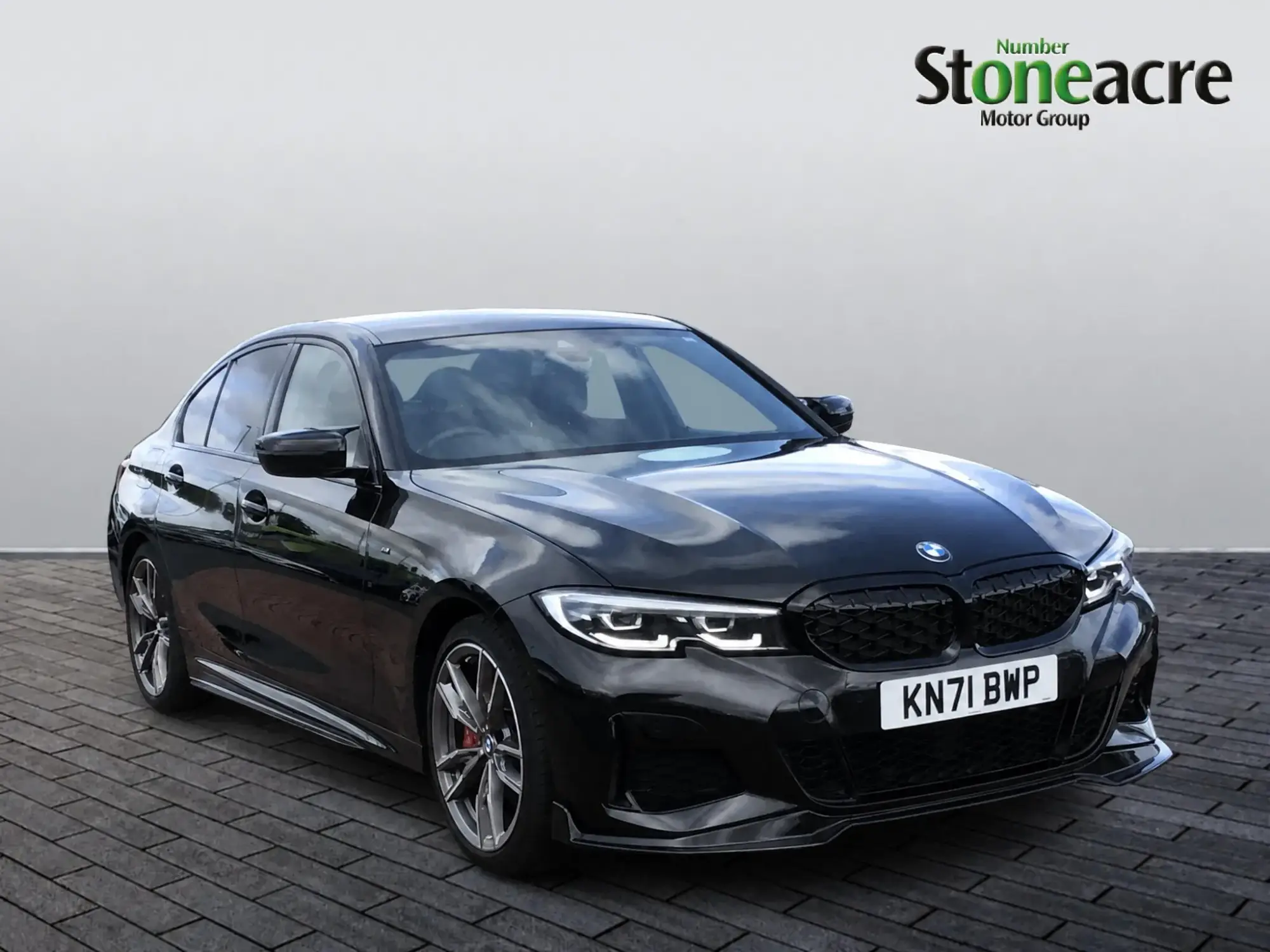 BMW 3 Series Image 1