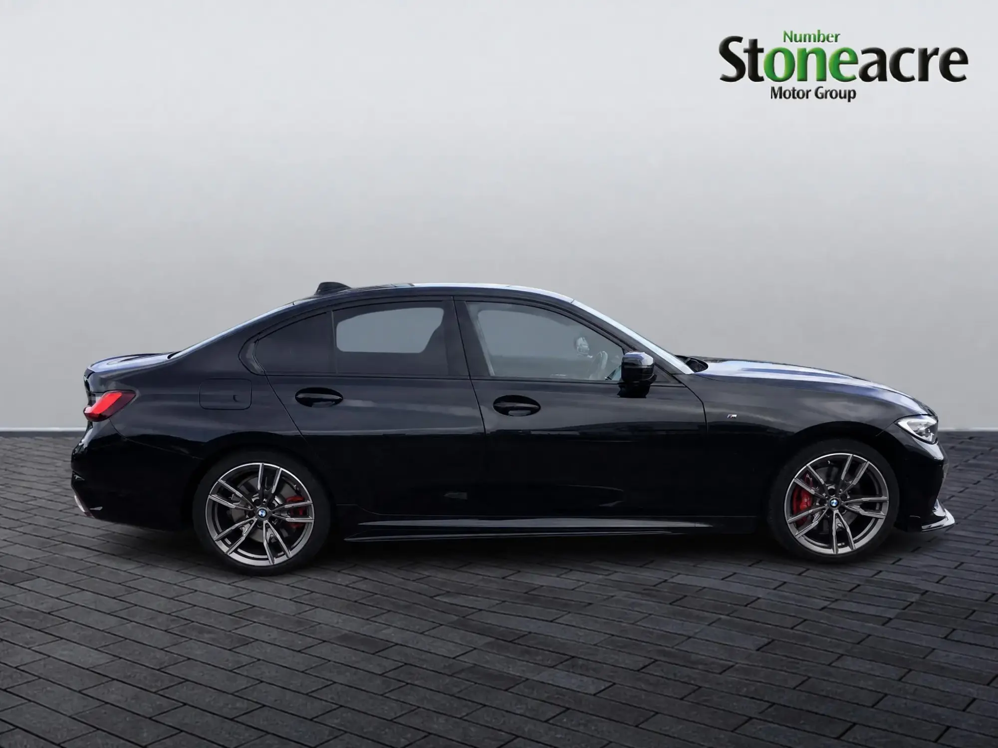 BMW 3 Series Image 2