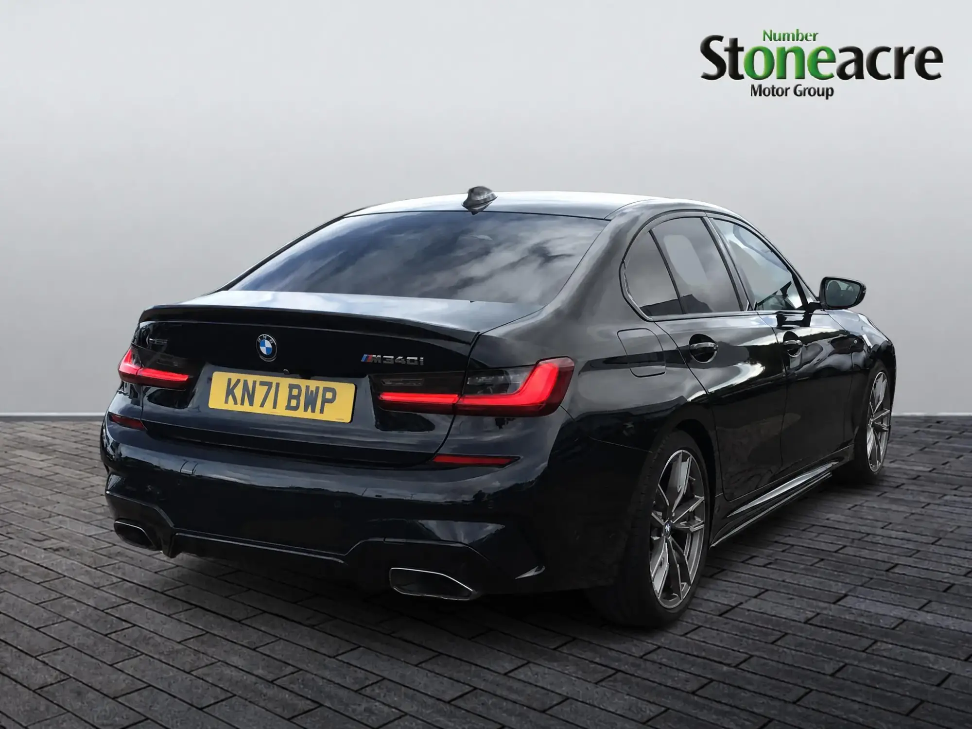 BMW 3 Series Image 3