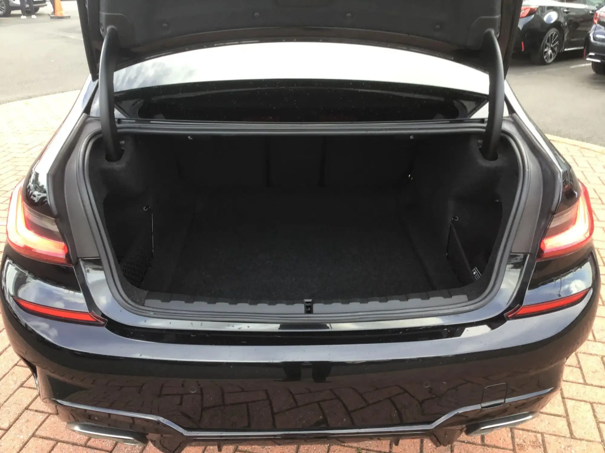 BMW 3 Series Image 10