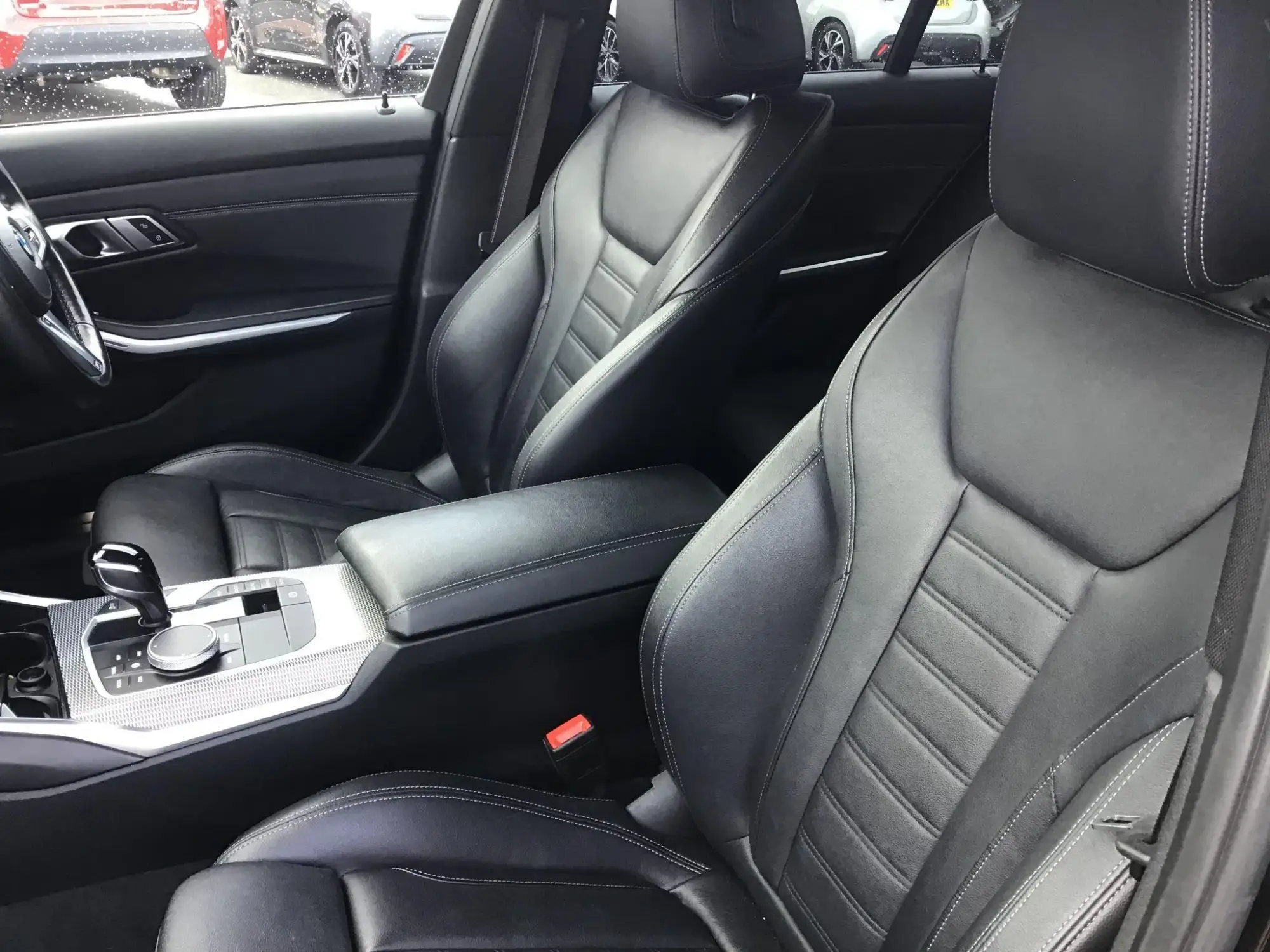 BMW 3 Series Image 12