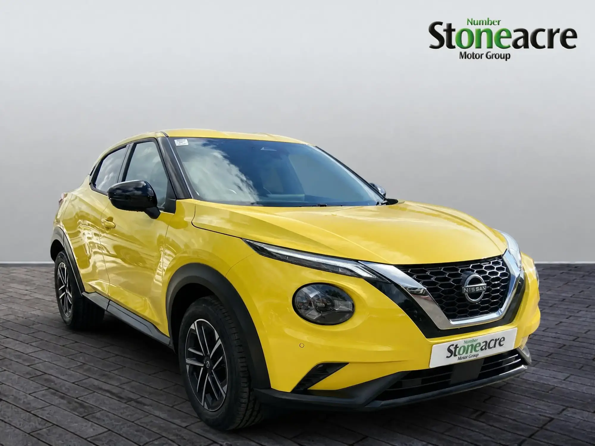 Nissan Juke 1.0 DIG-T N-Connecta Euro 6 (s/s) 5dr FA26CHD Image 1 Nissan Juke 1.0 DIG-T N-Connecta Euro 6 (s/s) 5dr FA26CHD Image 1