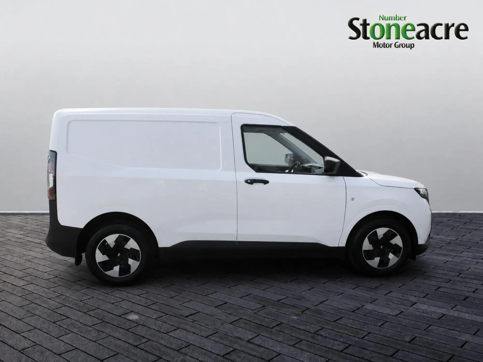 Ford E-Transit Courier Image 2