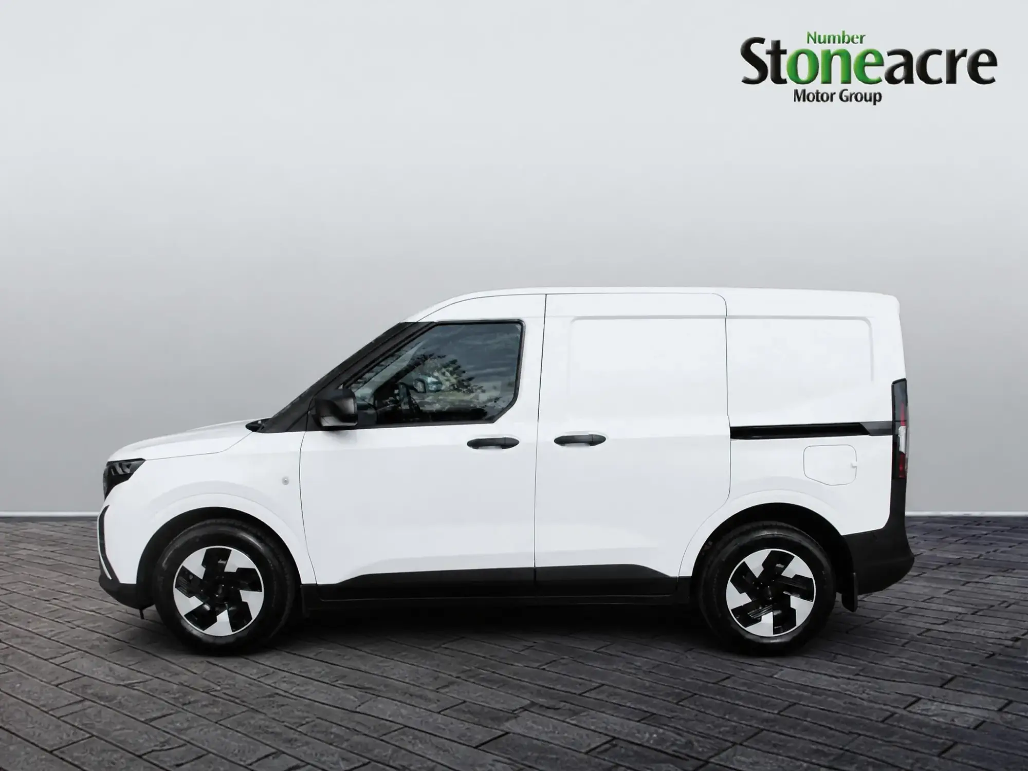 Ford E-Transit Courier Image 6