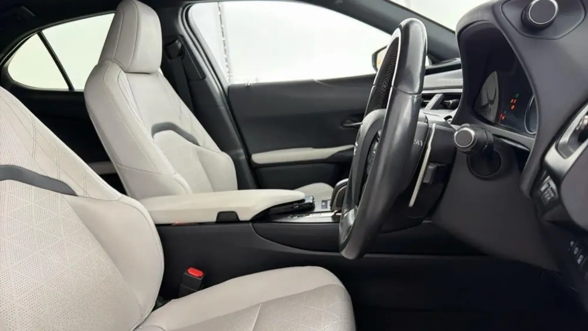 Lexus UX Image 10