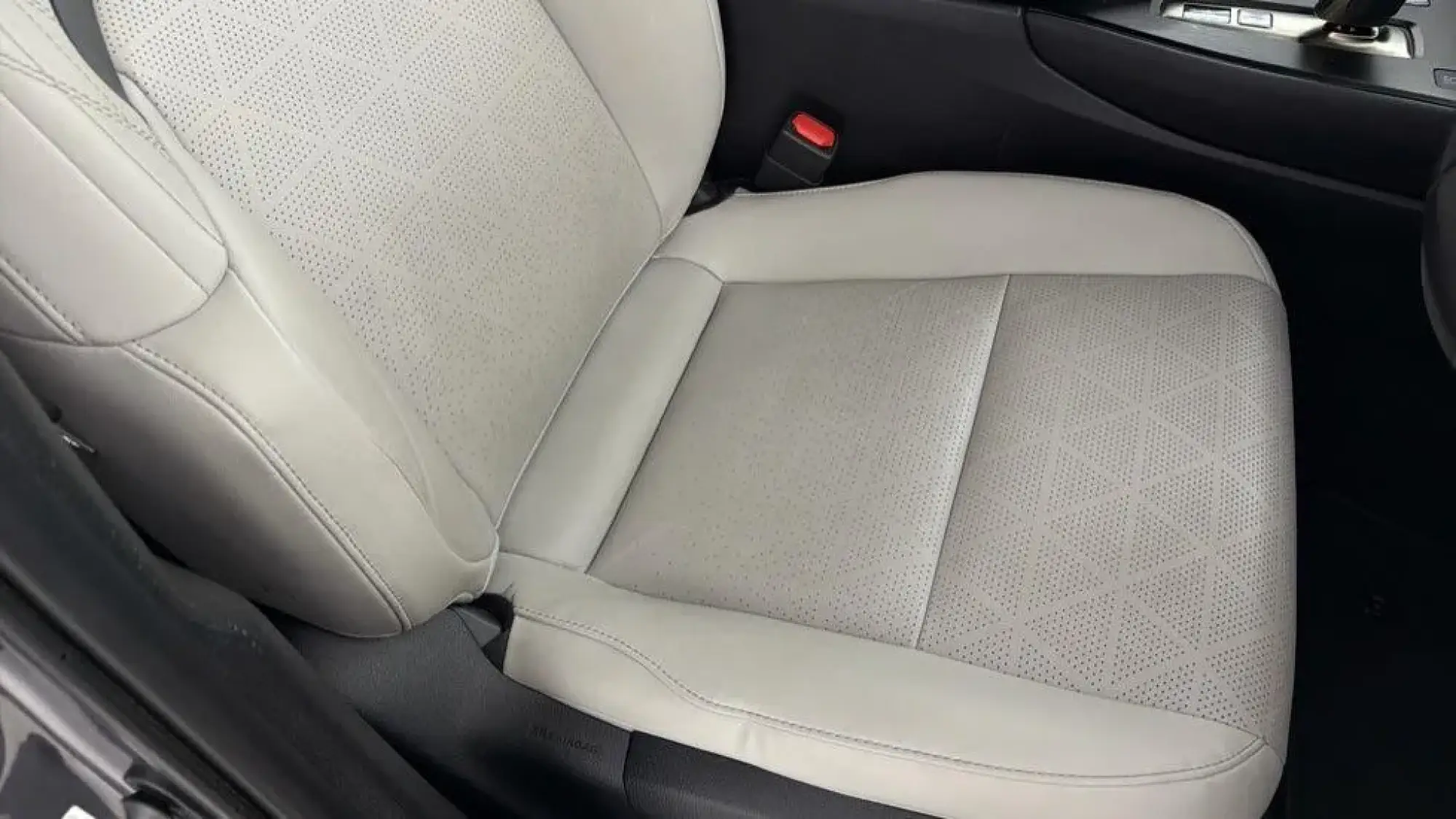 Lexus UX Image 11