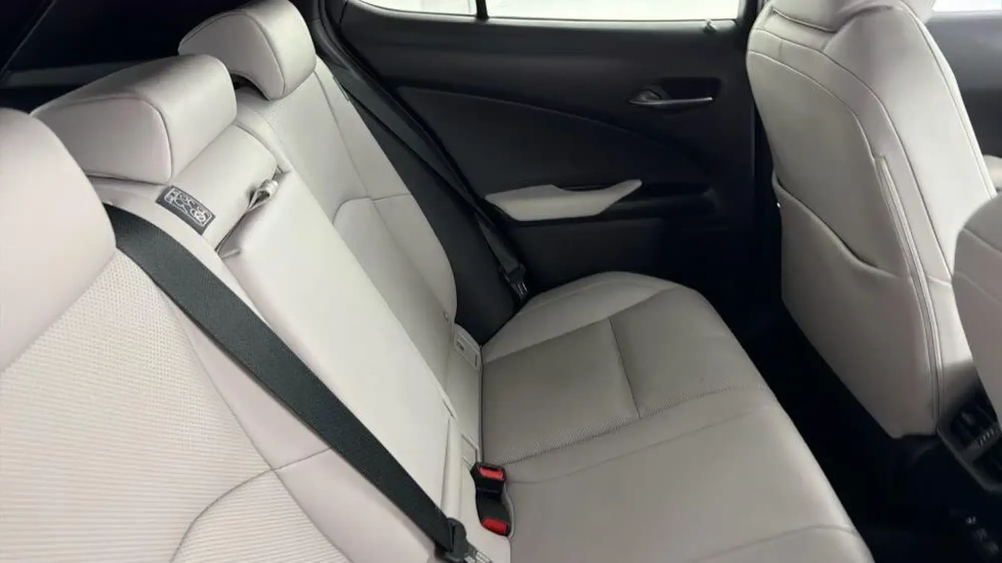 Lexus UX Image 12