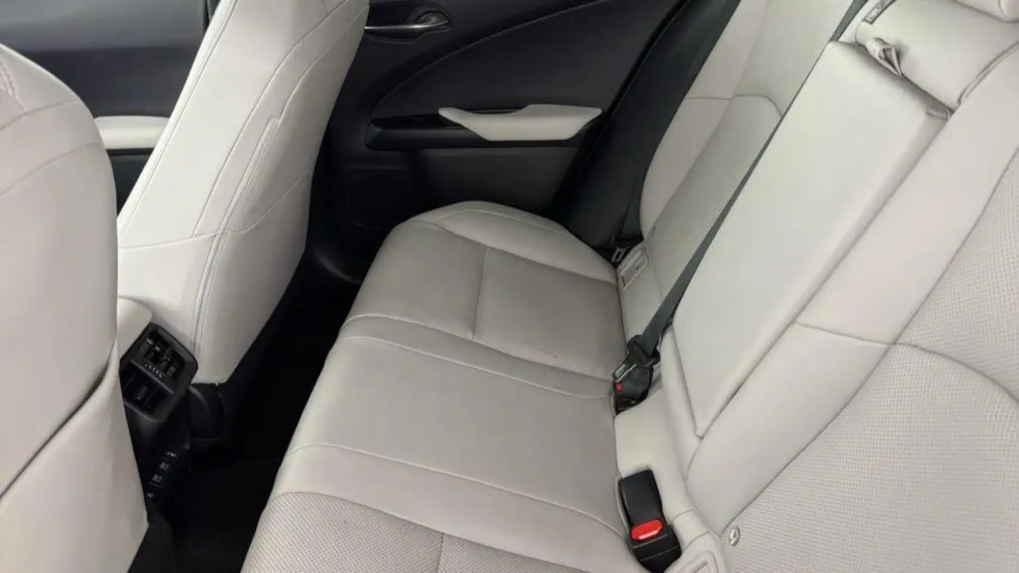 Lexus UX Image 13