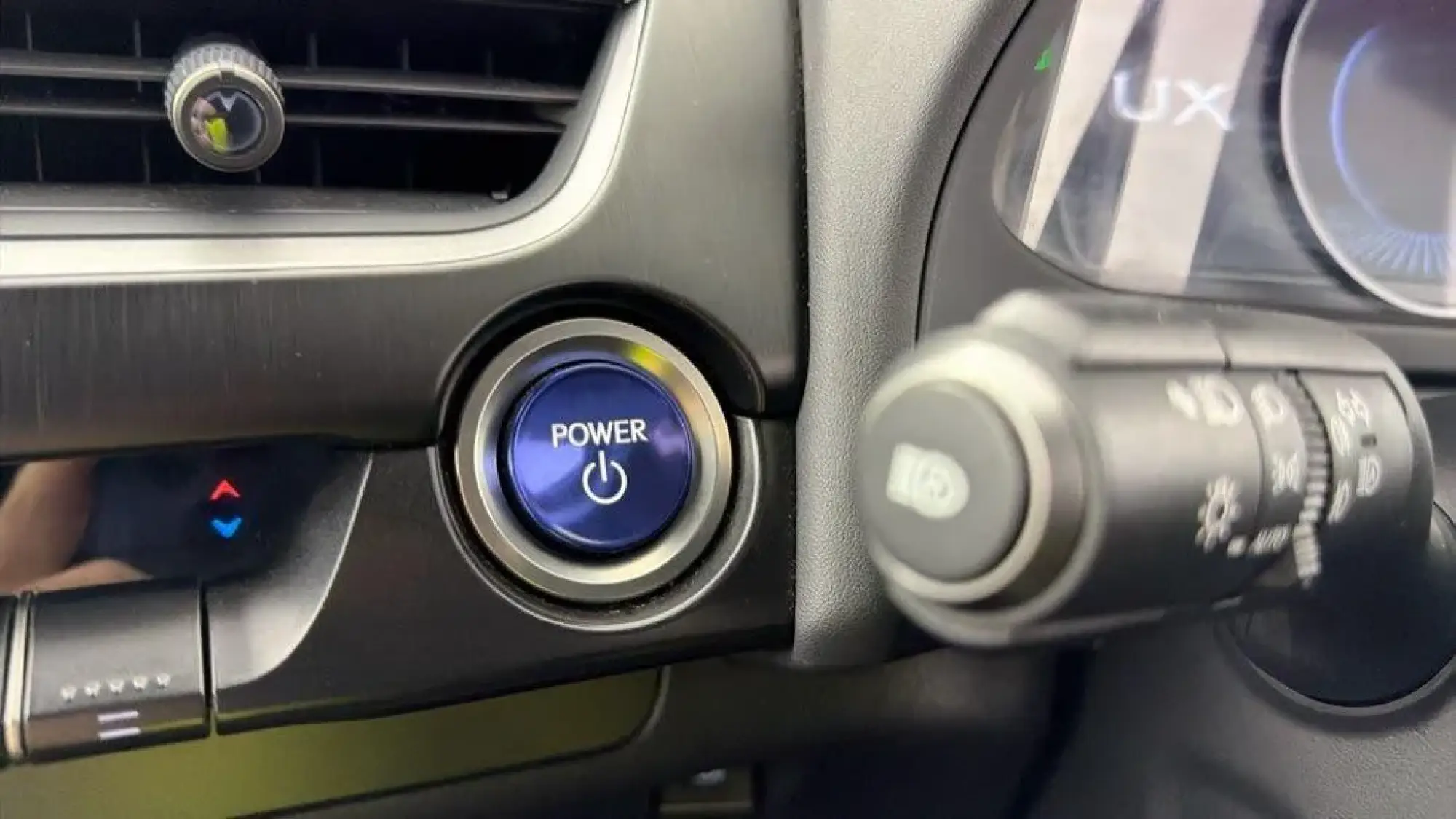 Lexus UX Image 15
