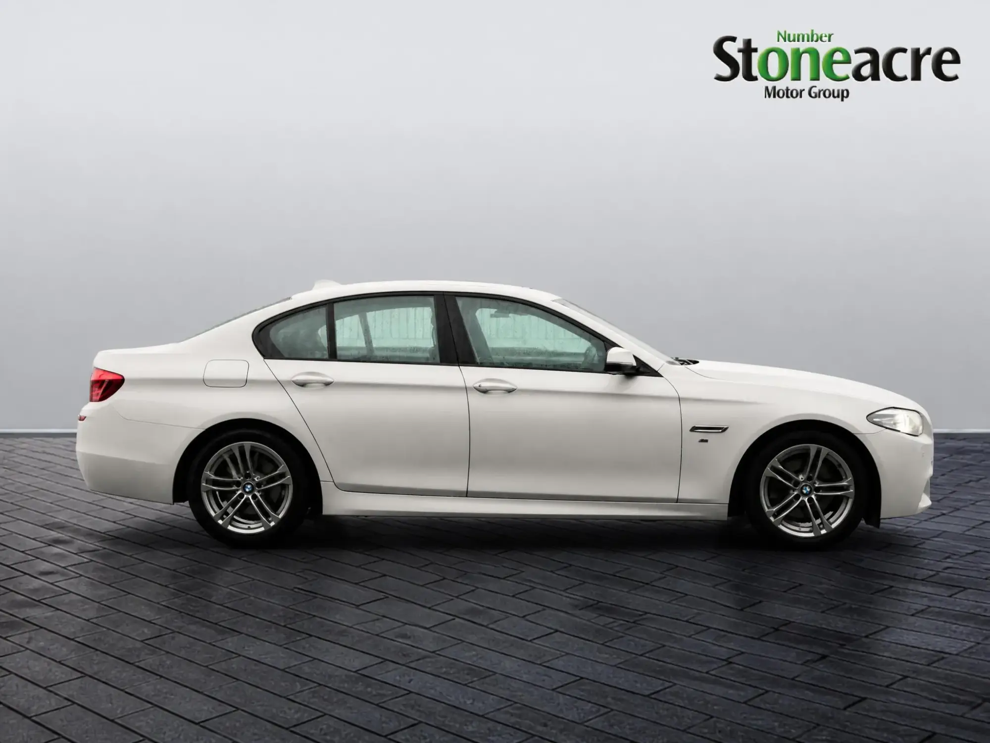 BMW 5 Series 2.0 520d M Sport Auto Euro 6 (s/s) 4dr DP16AKG Image 2 BMW 5 Series 2.0 520d M Sport Auto Euro 6 (s/s) 4dr DP16AKG Image 2