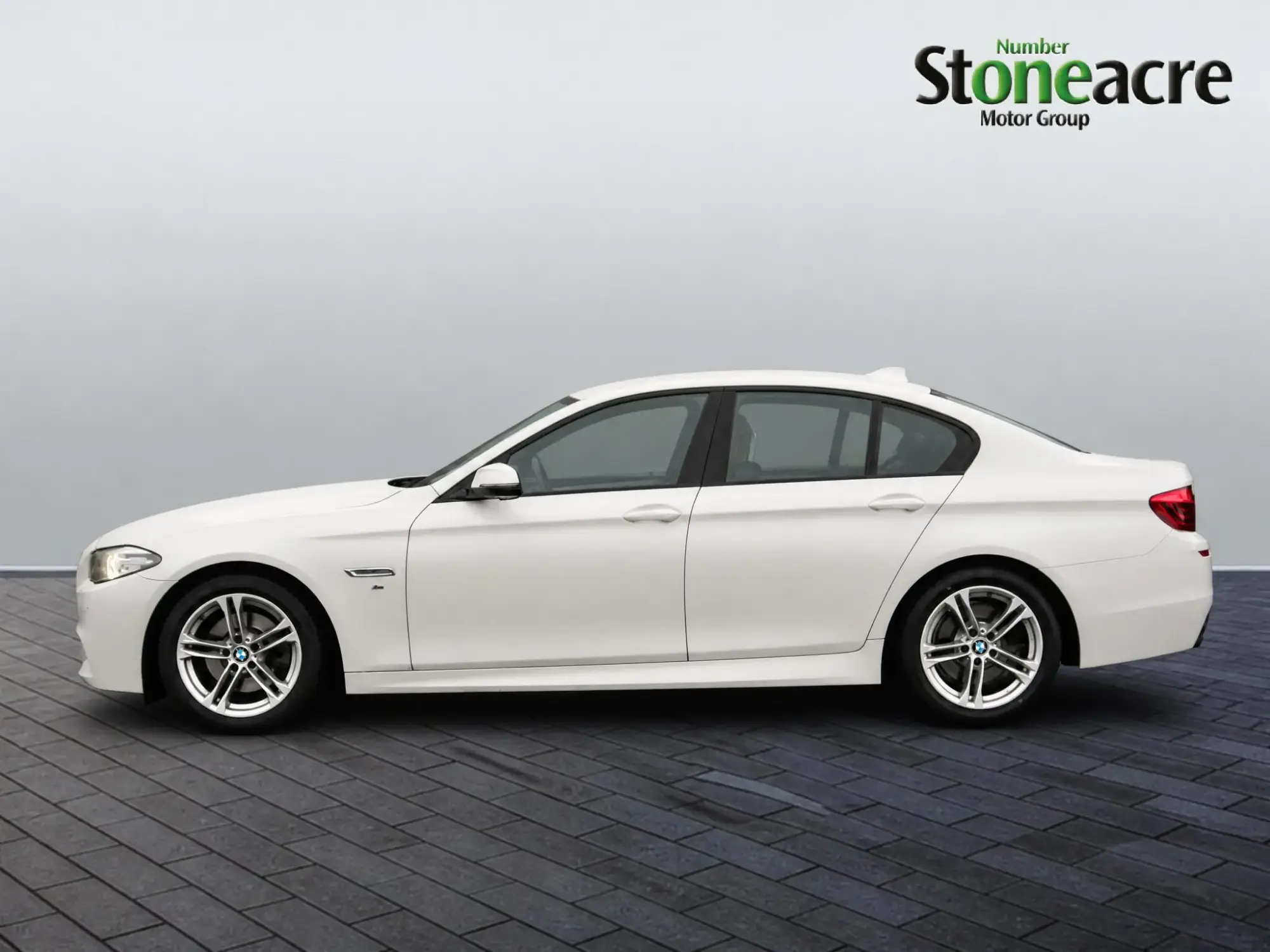 BMW 5 Series Image 6 BMW 5 Series Image 6