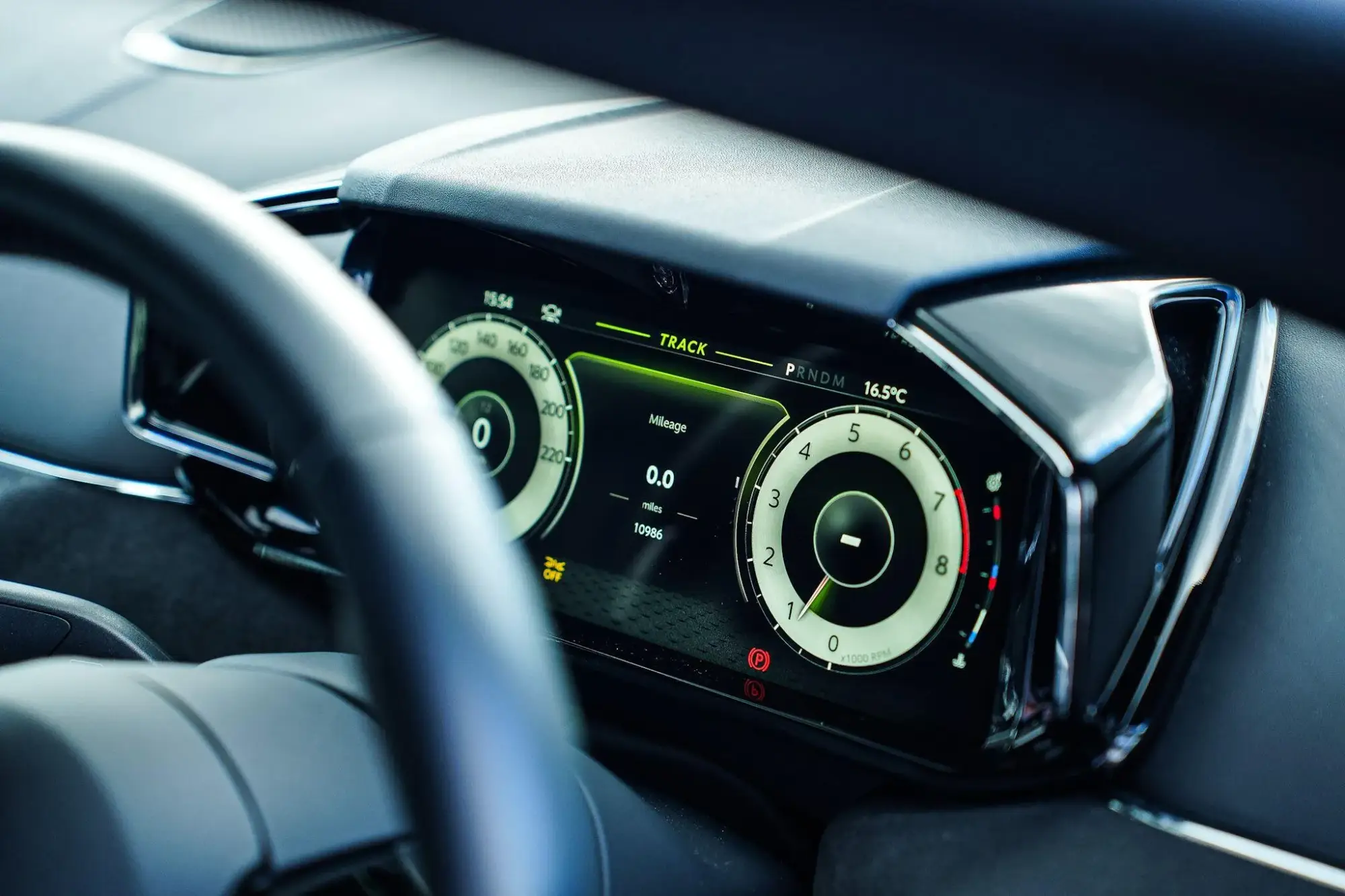 Aston Martin Vantage Image 12