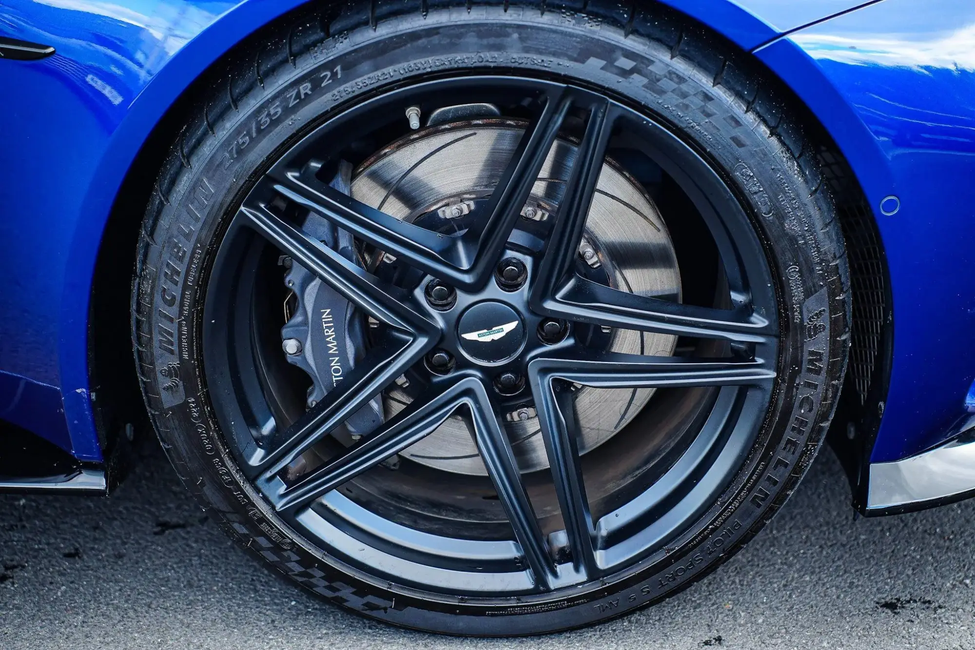 Aston Martin Vantage Image 18